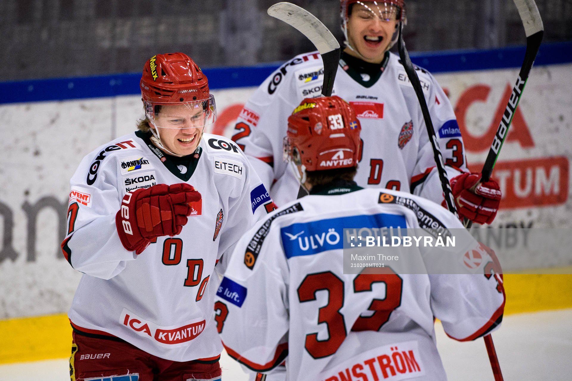 Modos Tobias Åhström jublar