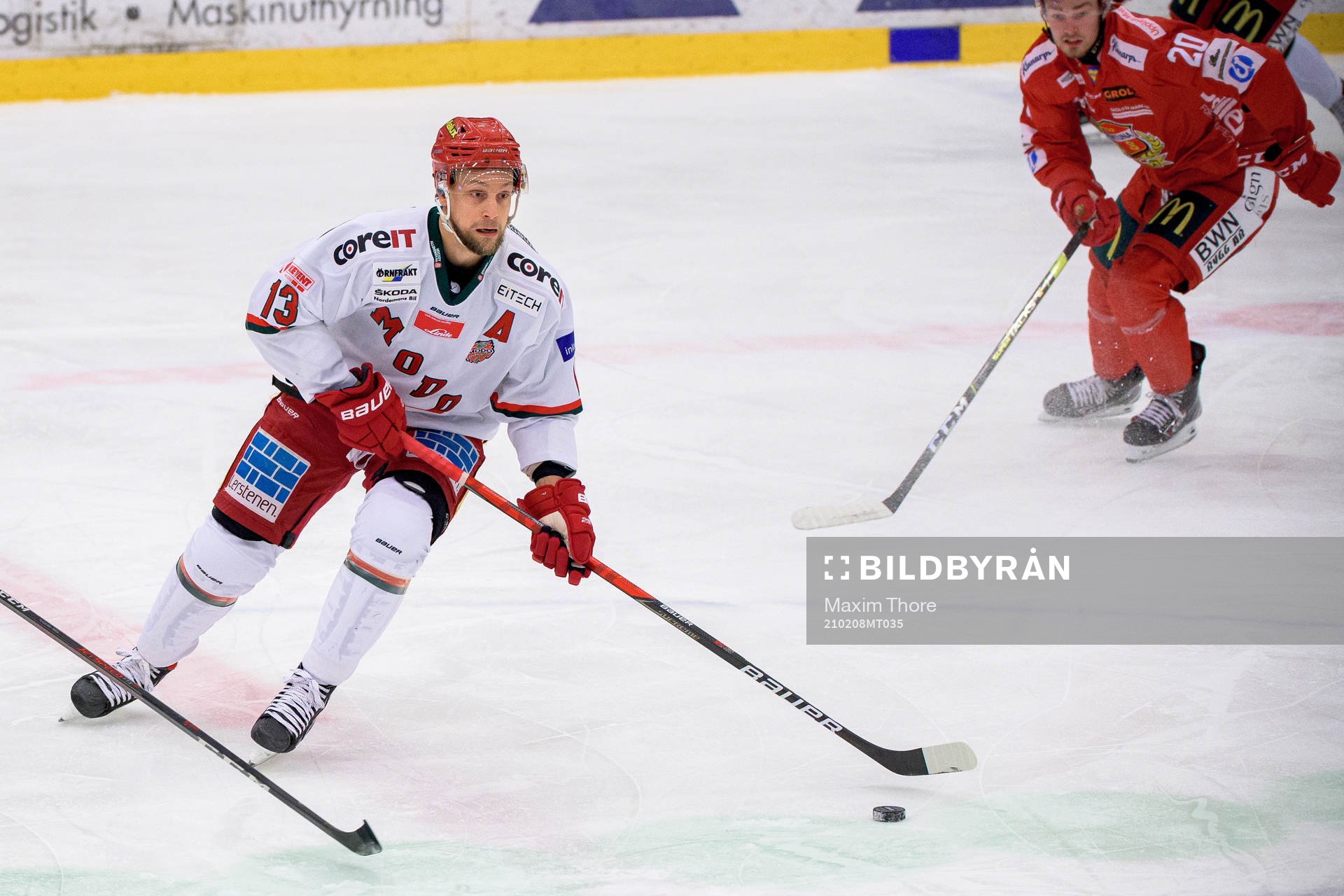 Modos Johan Harjuunder ishockeymatchen i Hockeyallsvenskan