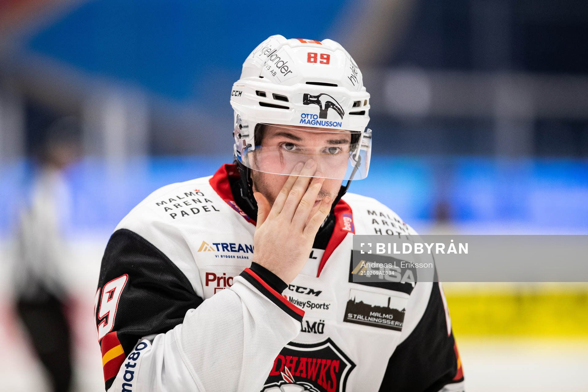Malmö Redhawks Matt Puempel tar sig för ansiktet