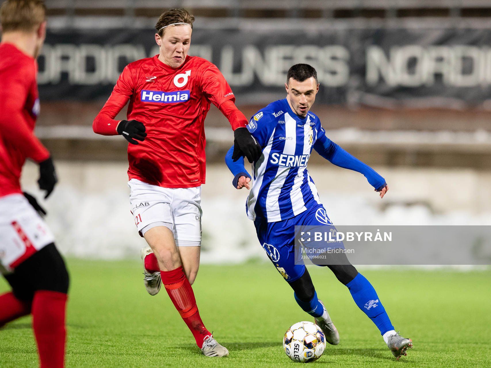 Degerfors Adam Carlén och IFK Göteborgs Giorgi