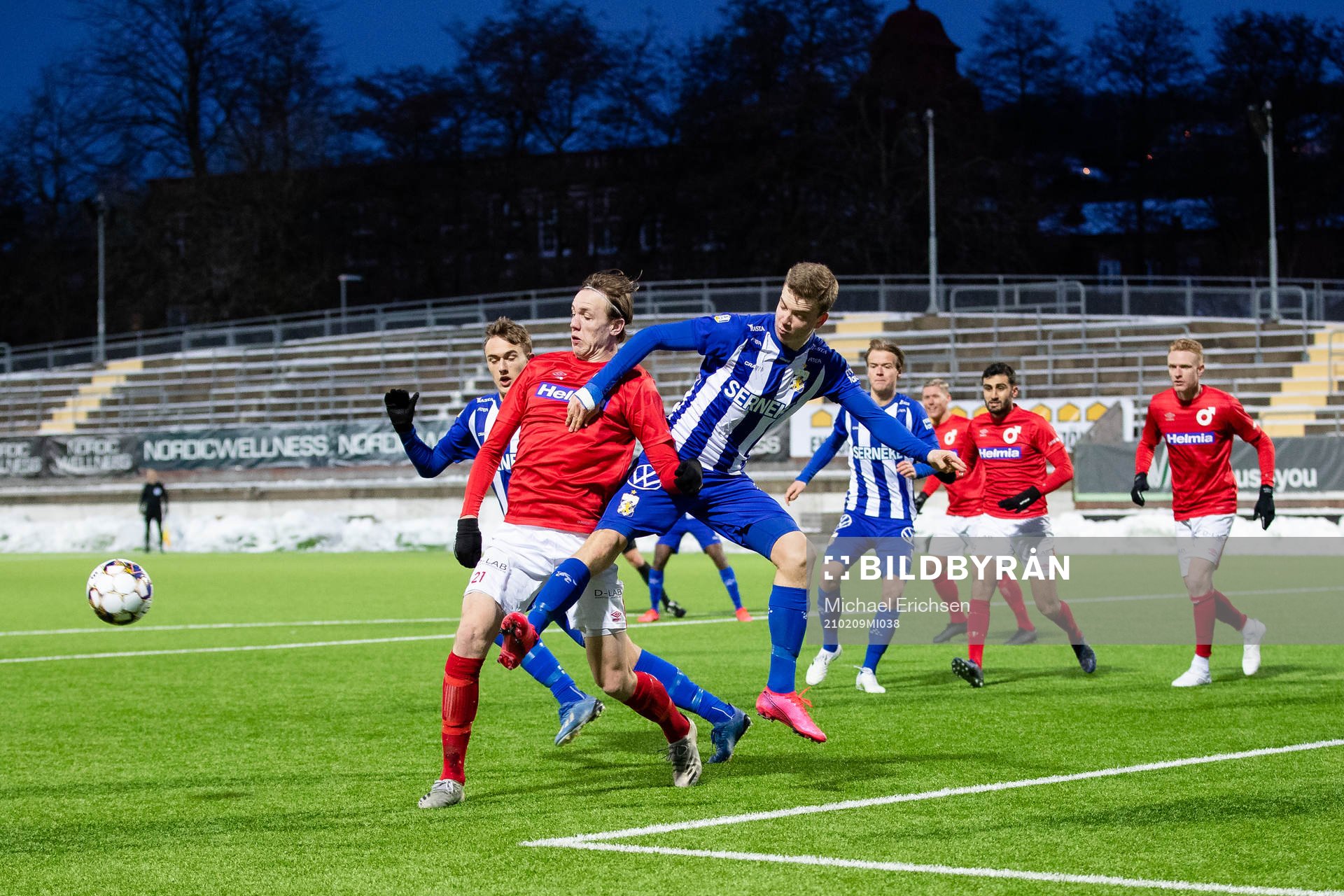 Degerfors Adam Carlén och IFK Göteborgs Alfons Nygaard