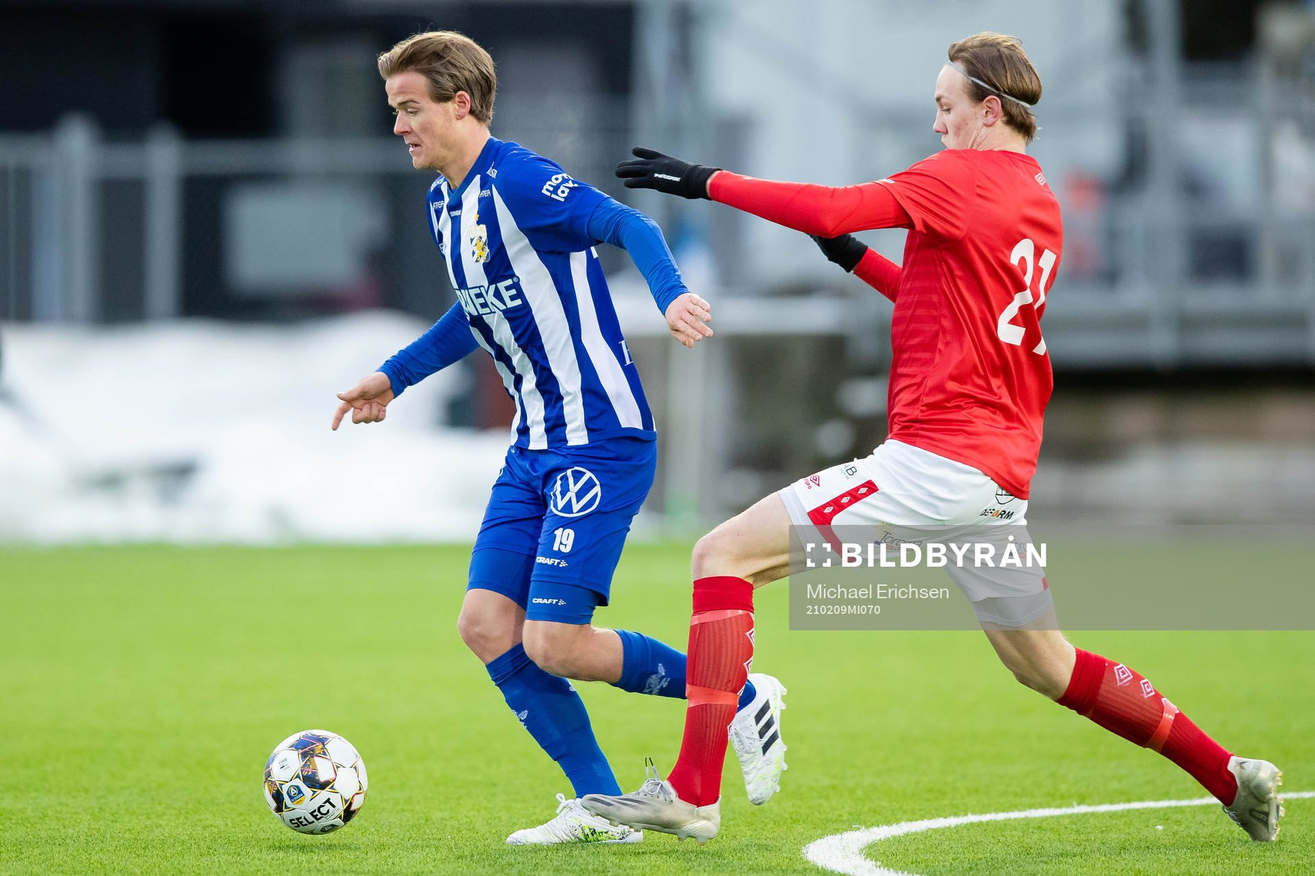 IFK Göteborgs August Erlingmark och Degerfors Adam Carlén