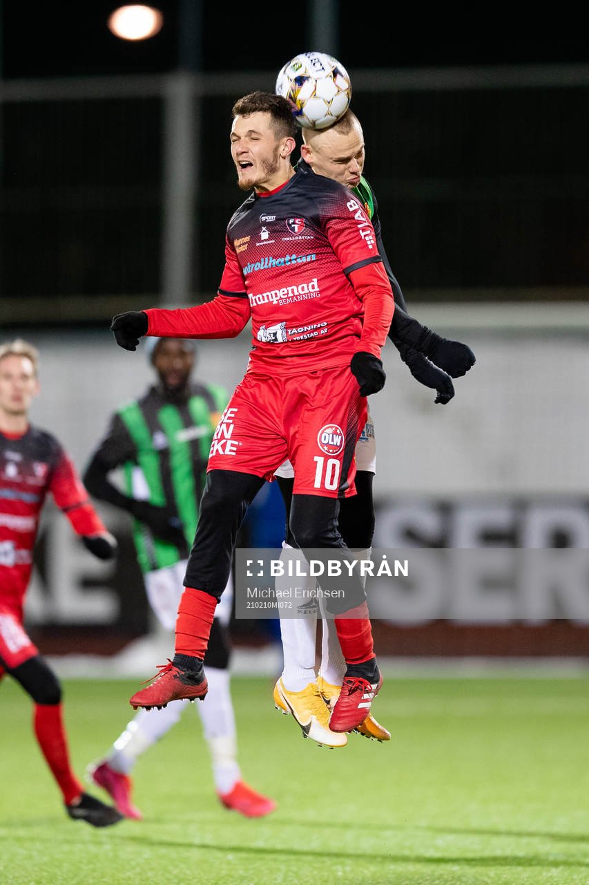 Trollhättans Yoann Fellrath i nickduell med GAIS Jesper