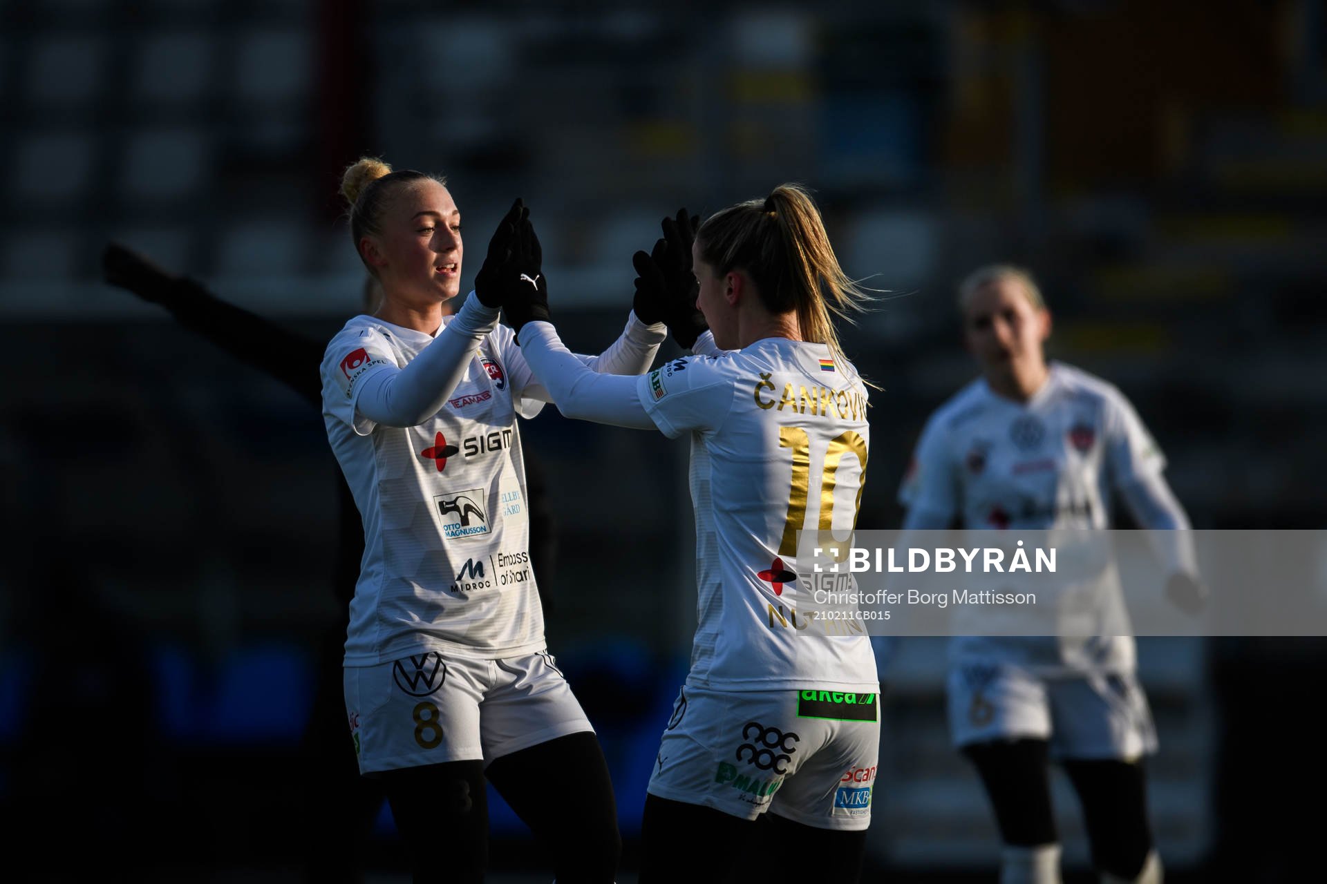 Rosengårds Hanna Bennison och Jelena Cankovic jublar