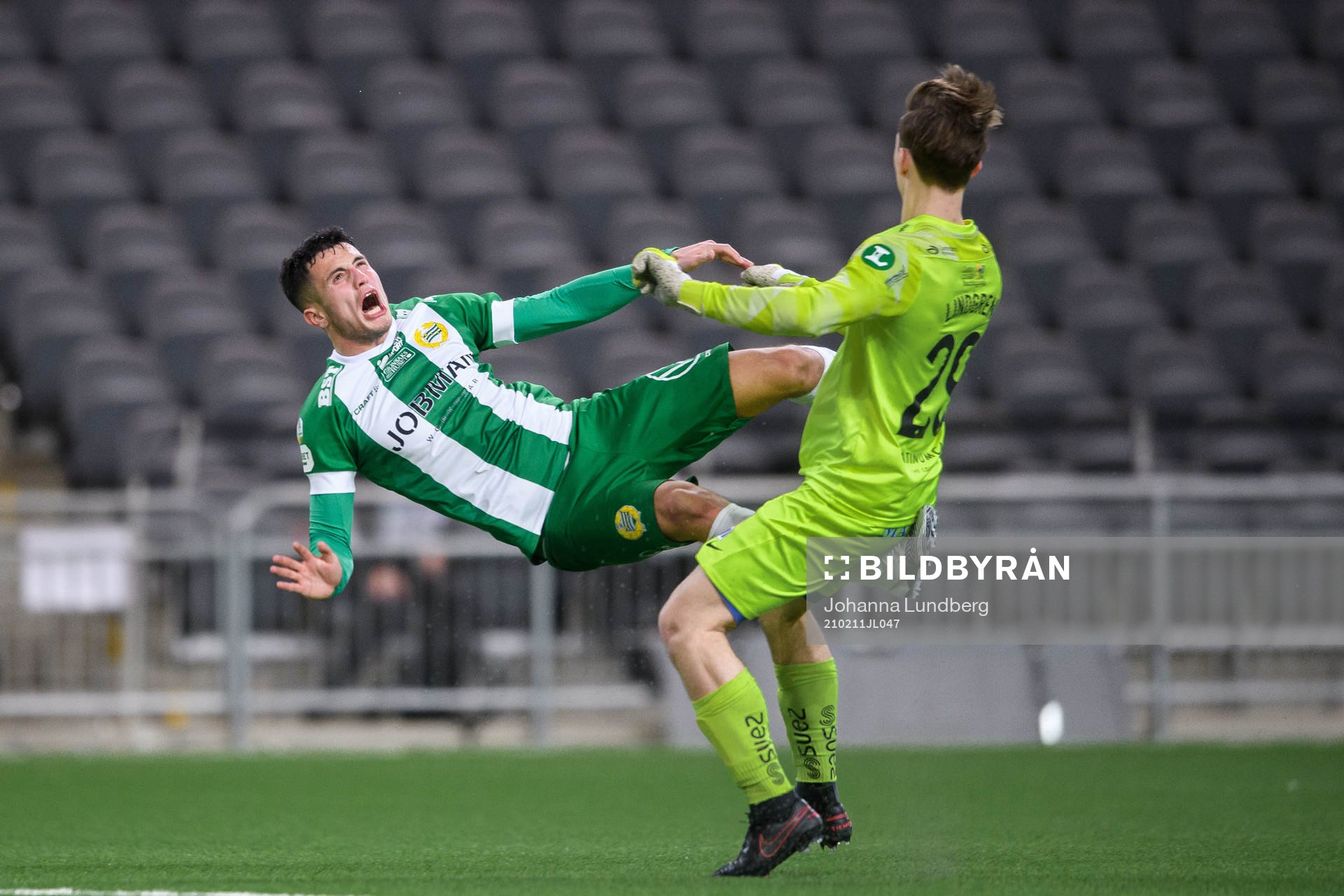 Hammarbys Astrit Selmani och IFK Norrköpings målvakt