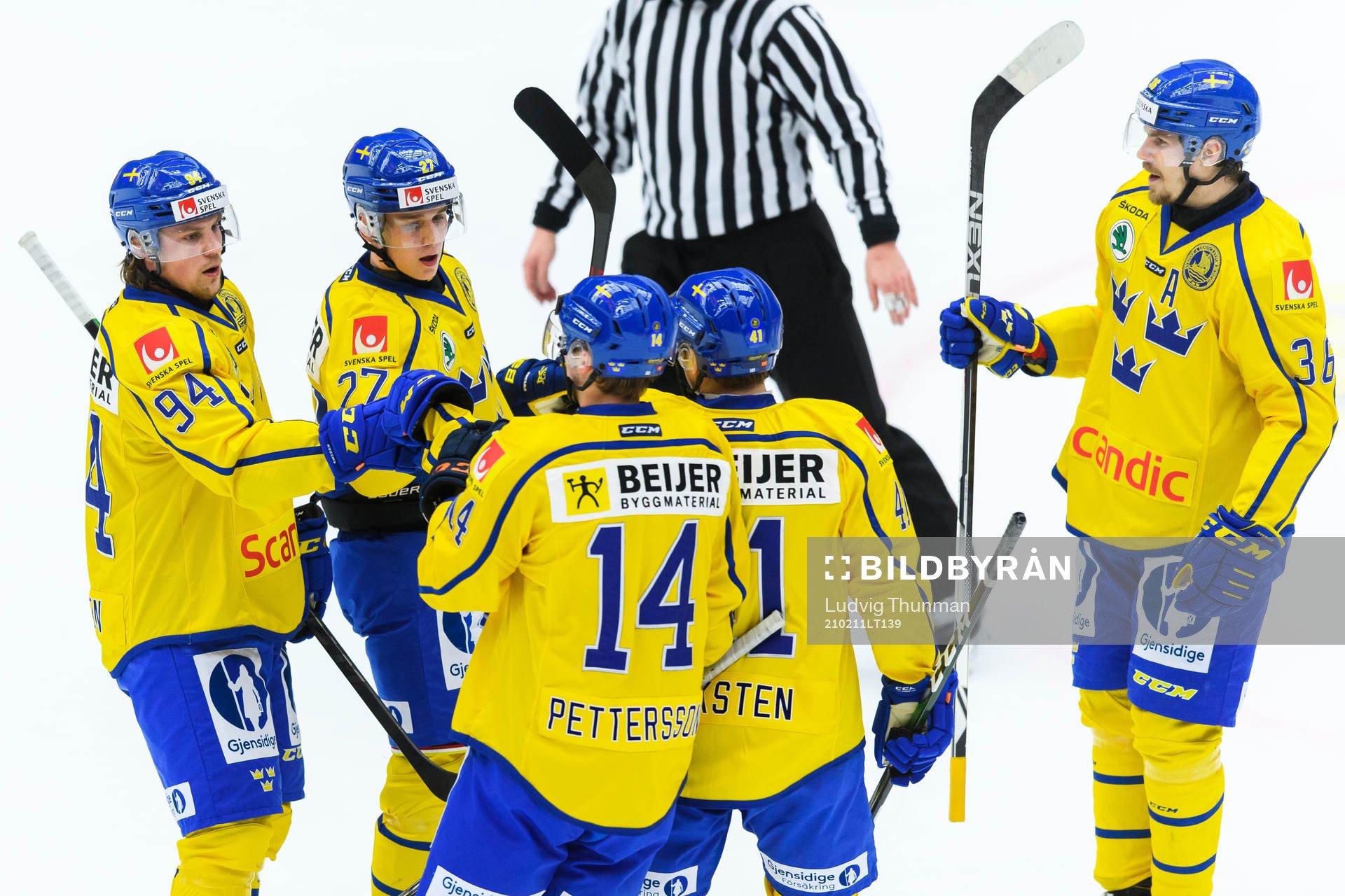 Nils Lundkvist of Sweden celebrate with teammates