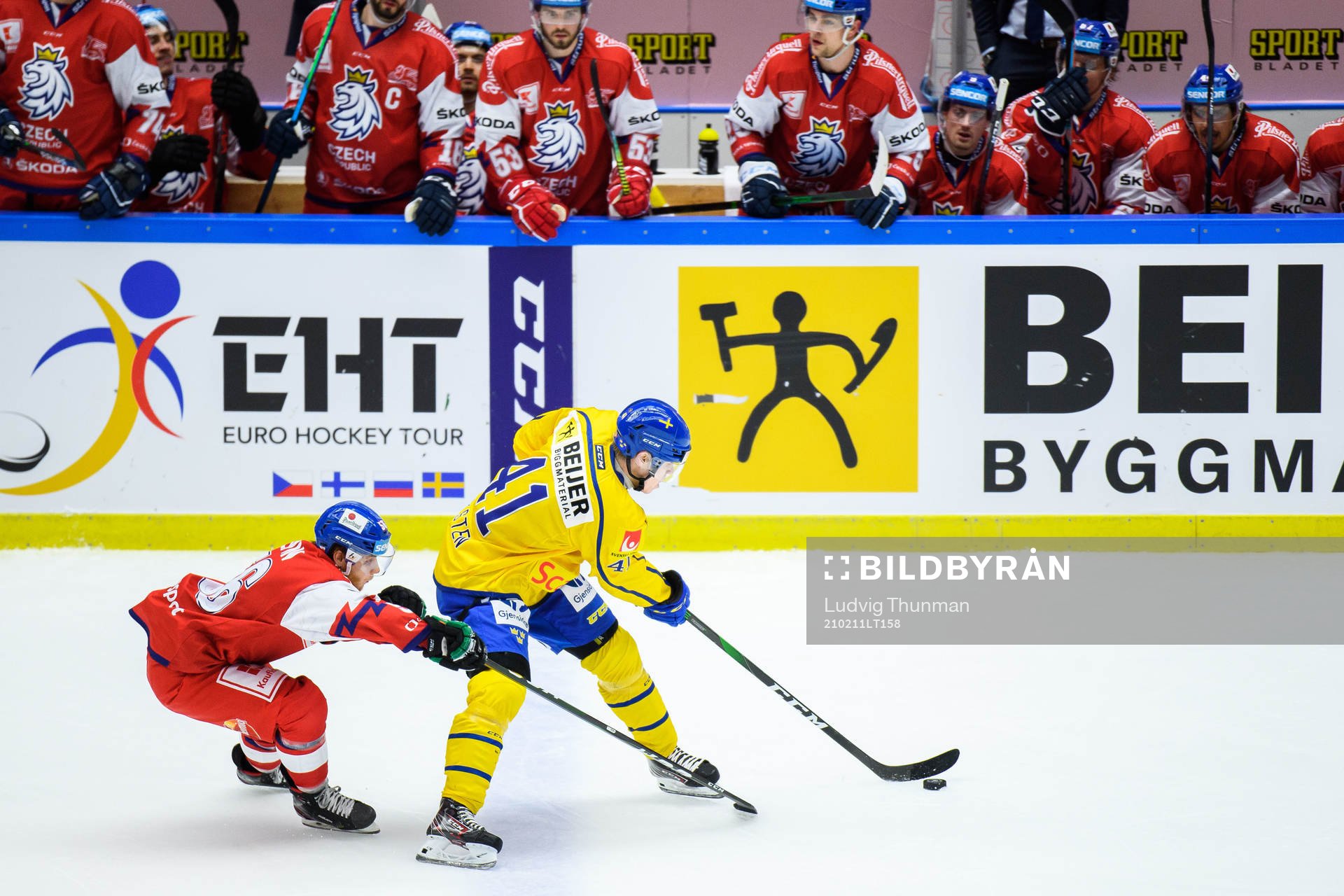 Oscar Flynn of Czech Republic and Daniel Viksten of Sweden