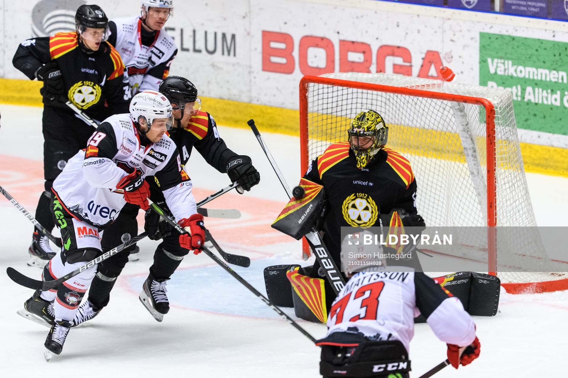 Malmö Redhawks Adam Ollas Mattsson med skott på Brynäs