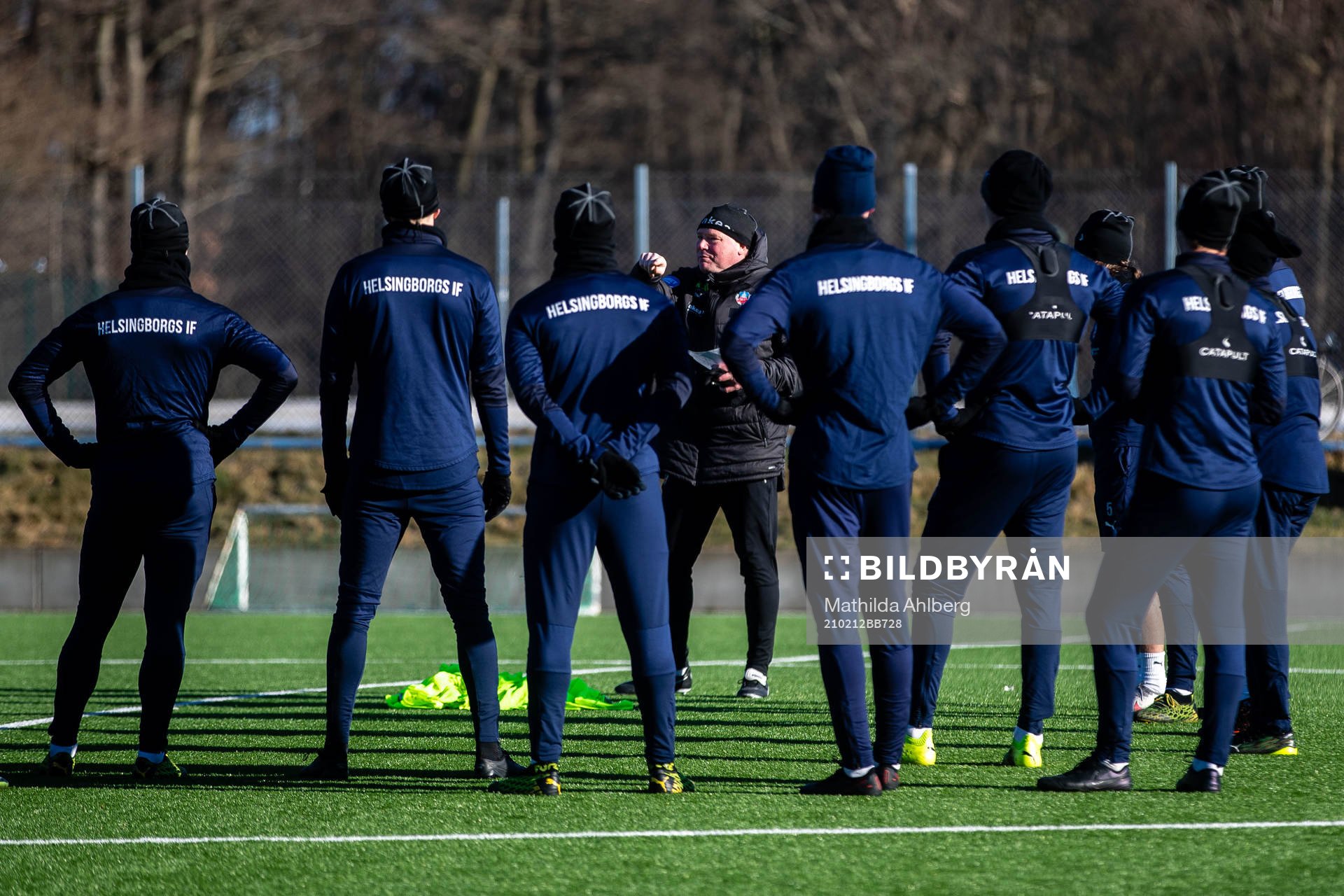 Jörgen Lennartsson instruerar spelare