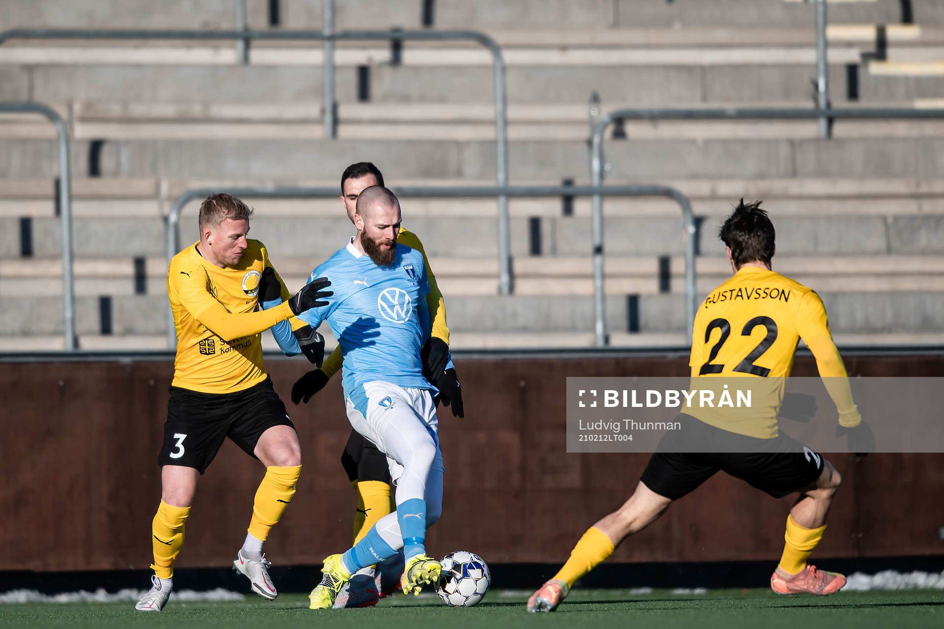 Malmö FFs Jo Inge Berget och Mjällbys Daan Klinkenberg