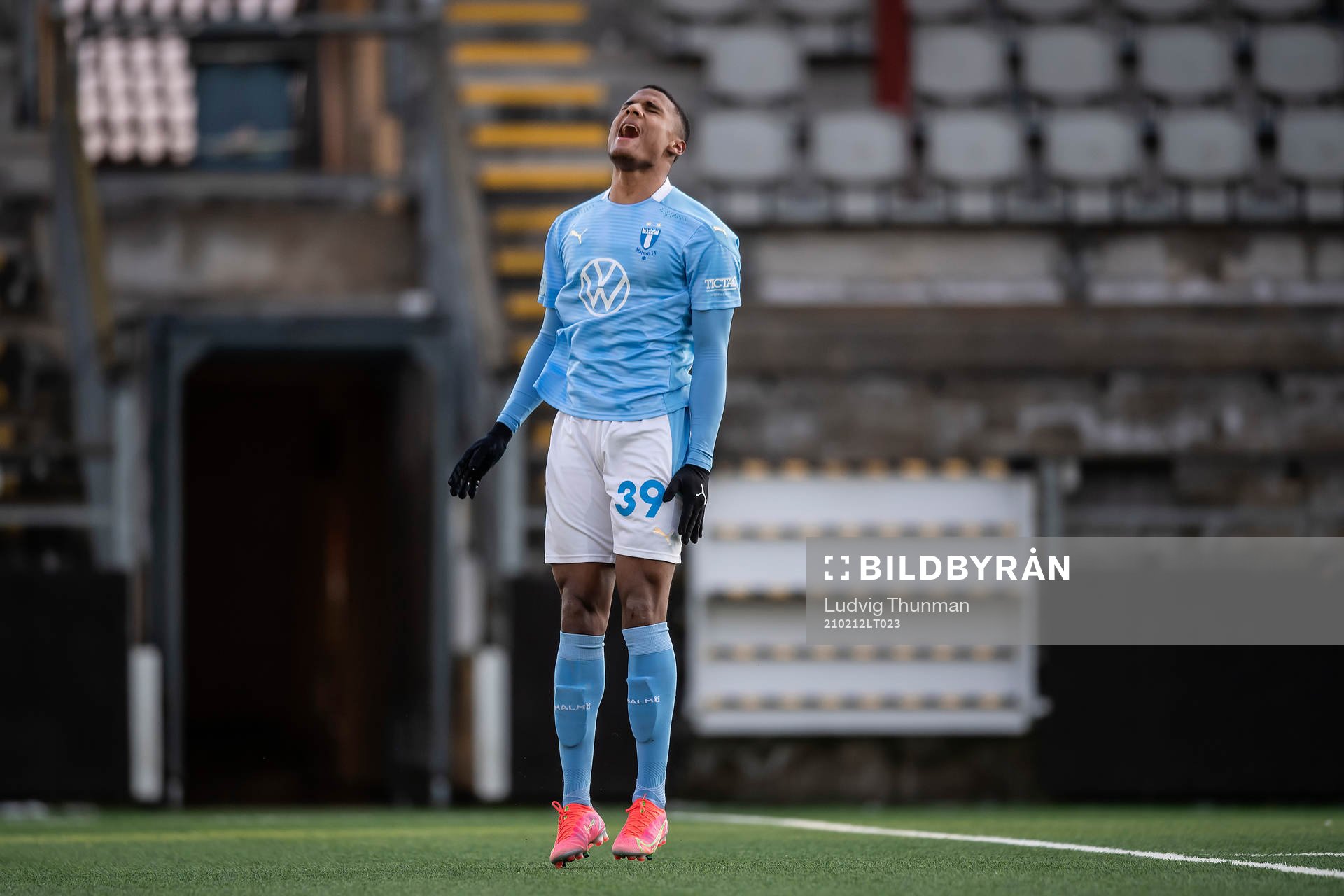 Malmö FFs Amin Sarr deppar