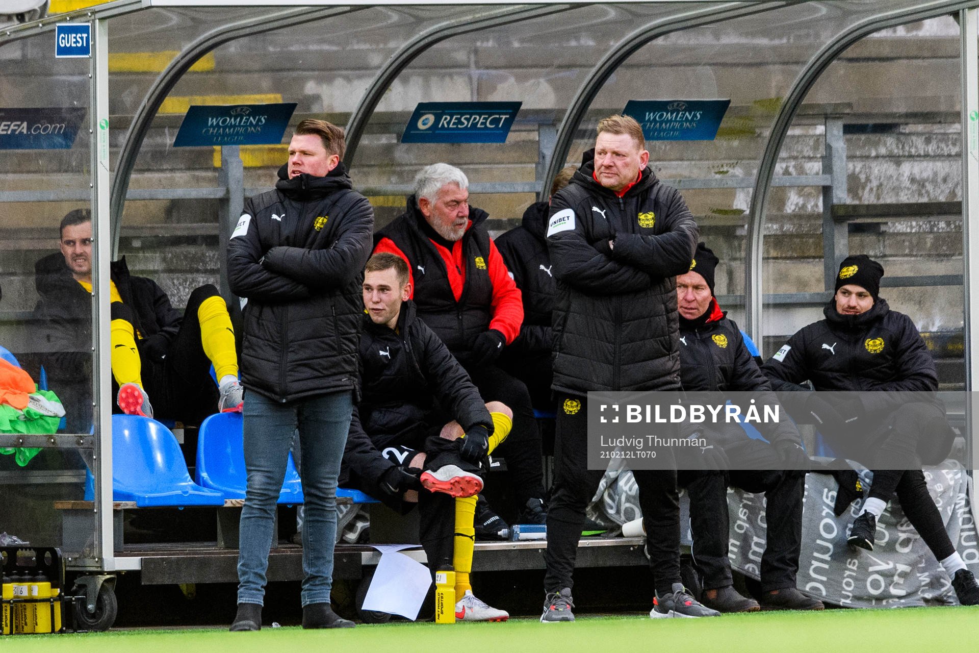 Mjällbys tränare Christian Järdler och assisterande tränare Alf Westerberg under träningsmatchen i fotboll mellan Malmö FF och Mjällby den 12 februari 2021 i Malmö.