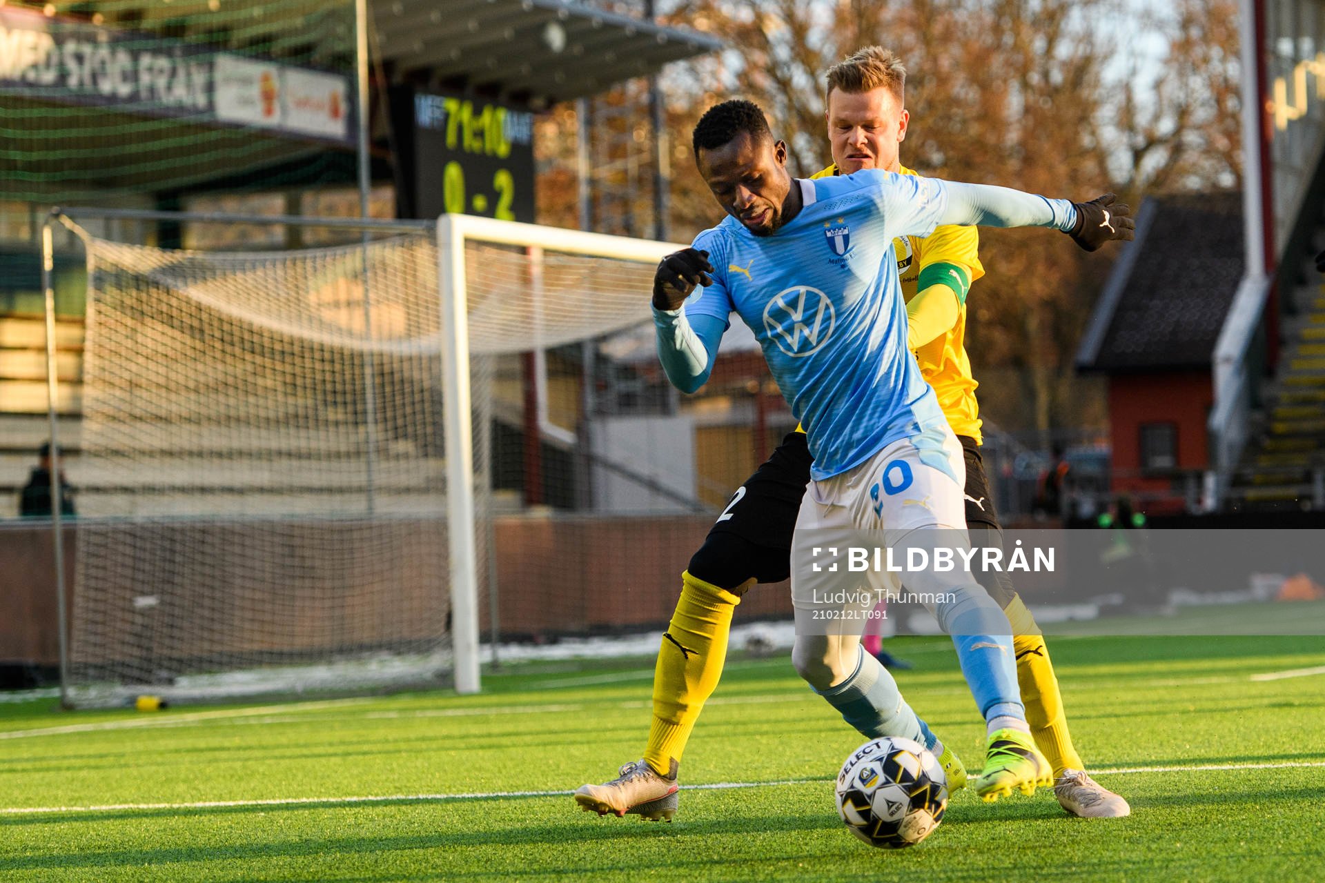 Malmö FFs Bonke Innocent och Mjällbys David Löfquist