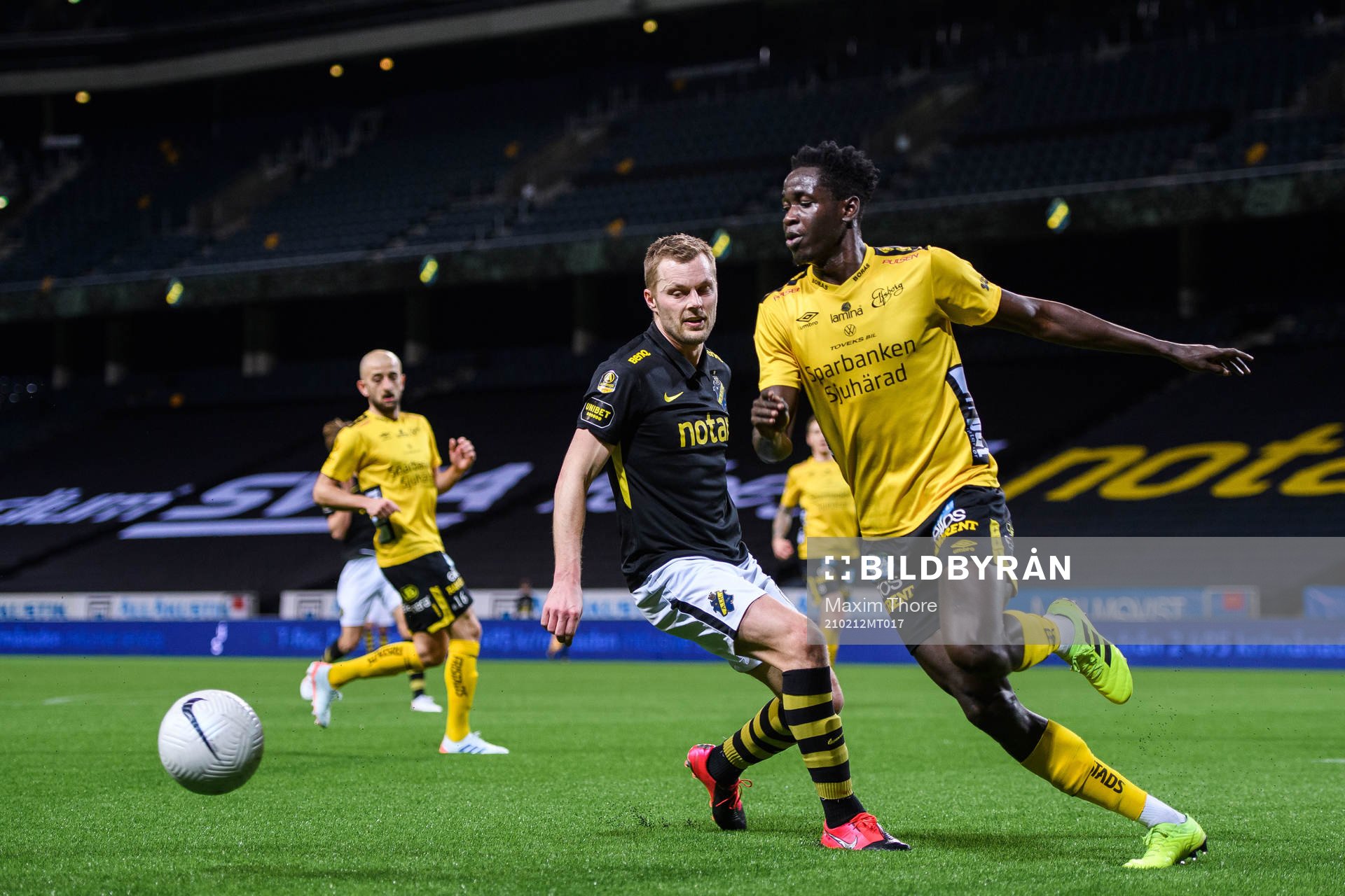 s Sebastian Larsson och Elfsborgs Joseph Stanley Okumu