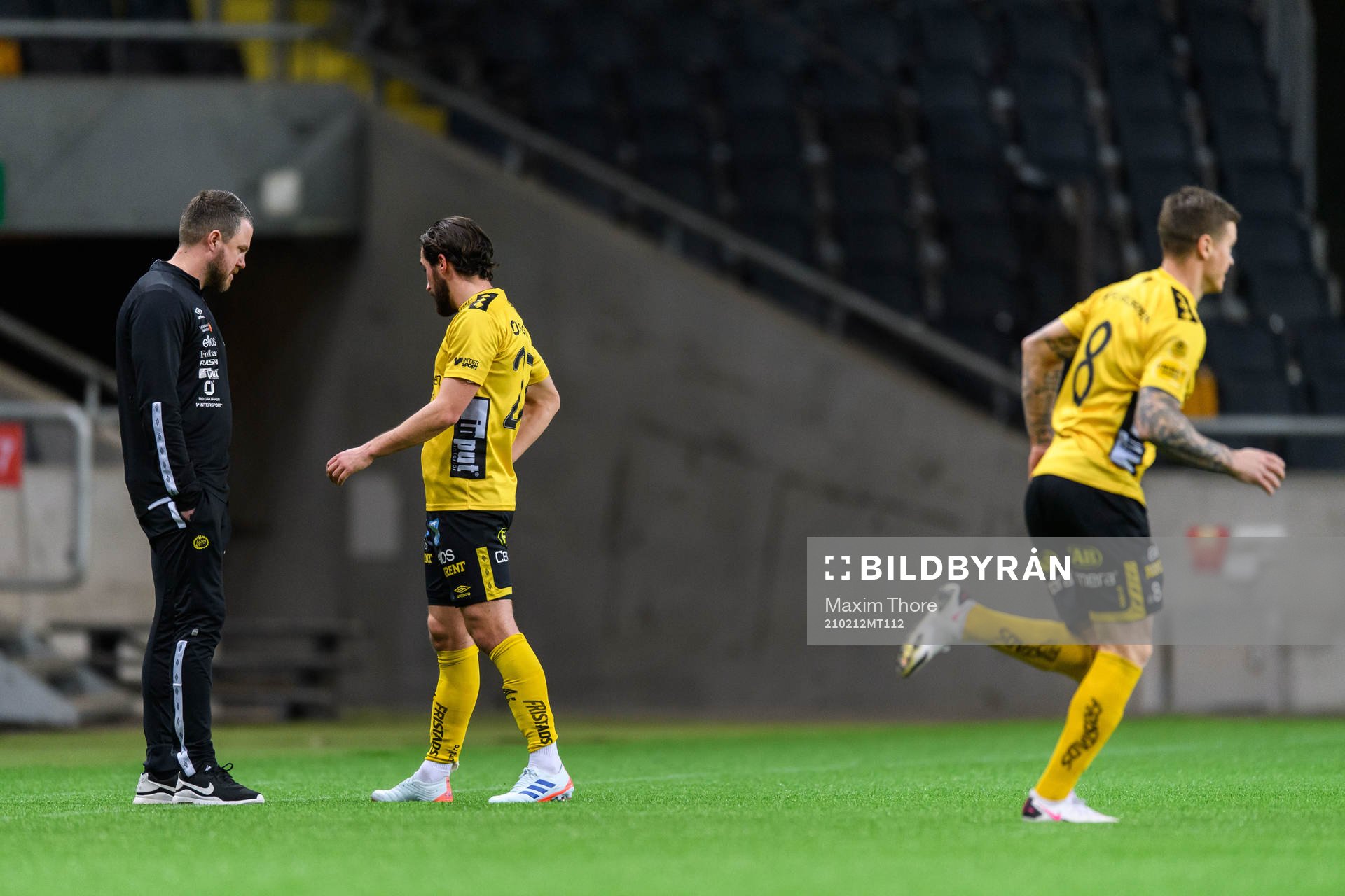 Elfsborgs Frederik Holst i samtal med manager Jimmy Thelin