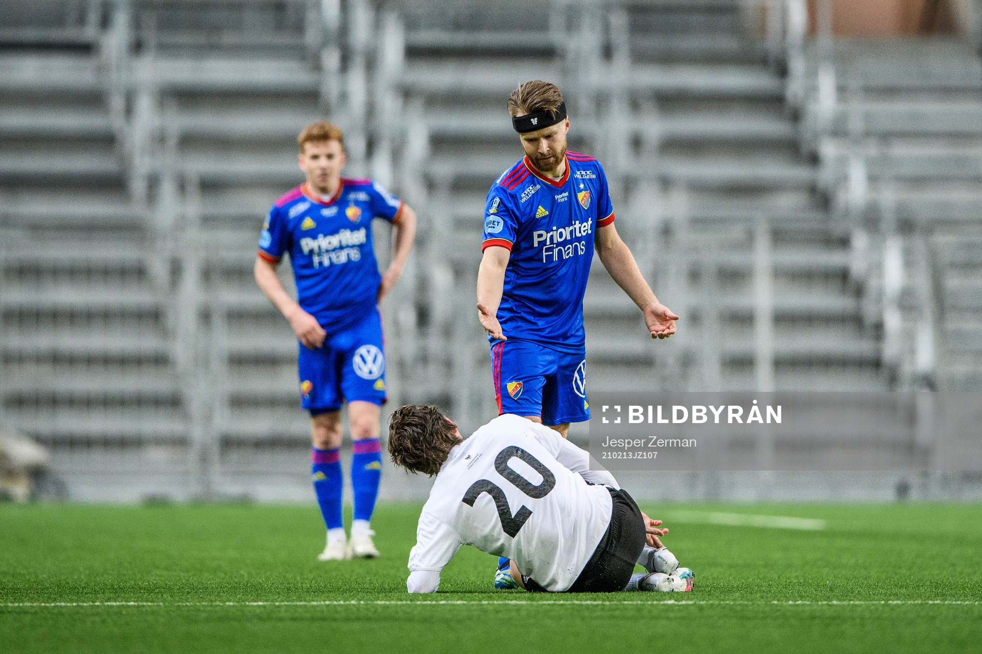Djurgårdens Jacob Une Larsson och Örebros Robin Book