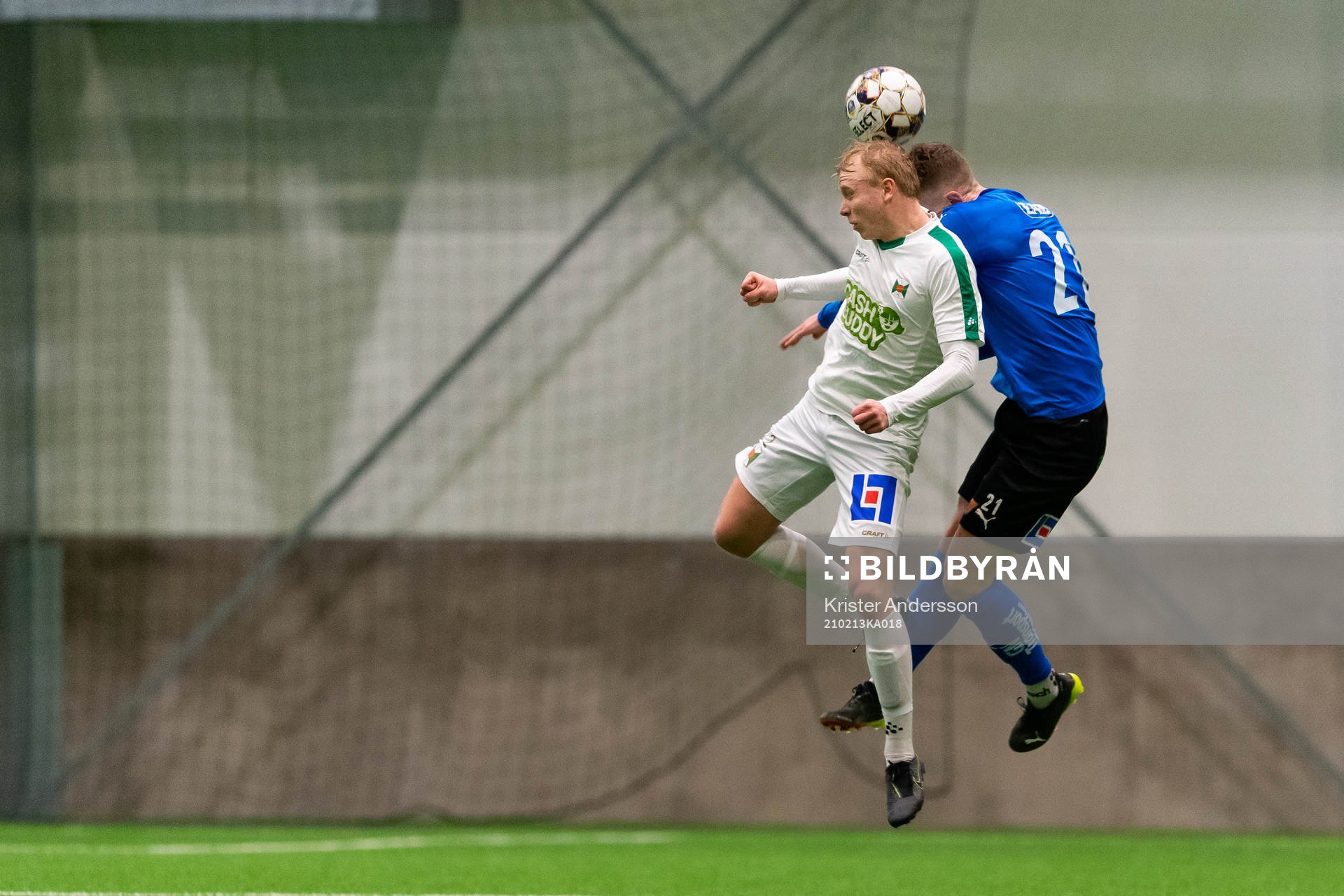 Varbergs André Boman och Halmstads Andreas Bengtsson under träningsmatchen i fotboll mellan Halmstad och Varberg den 13 februari 2021 i Borås.