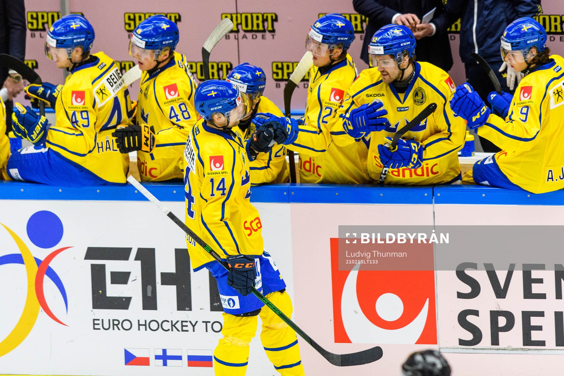 Emil Pettersson of Sweden celebrates with his teammates