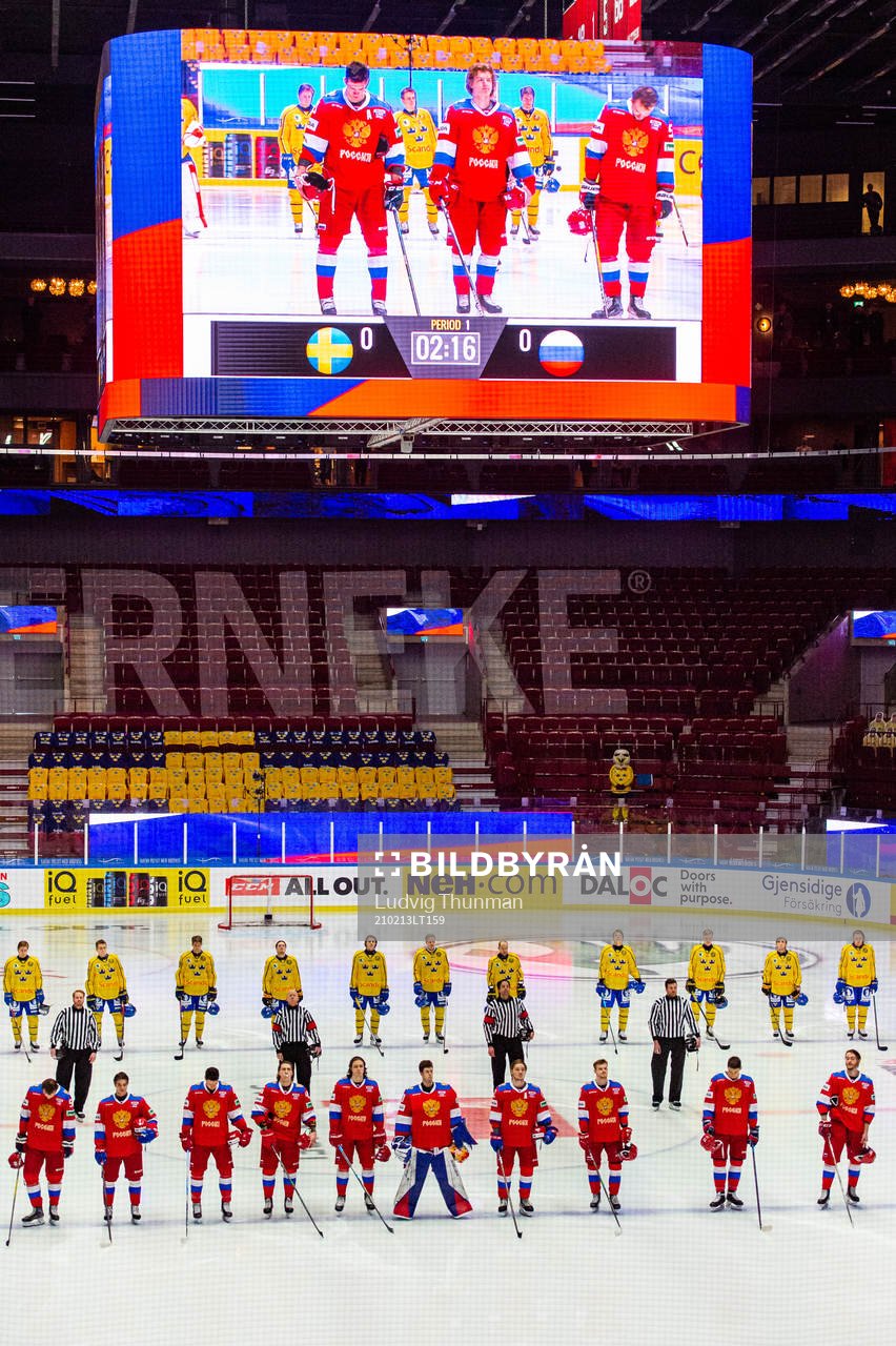 Players of Sweden and of Russia