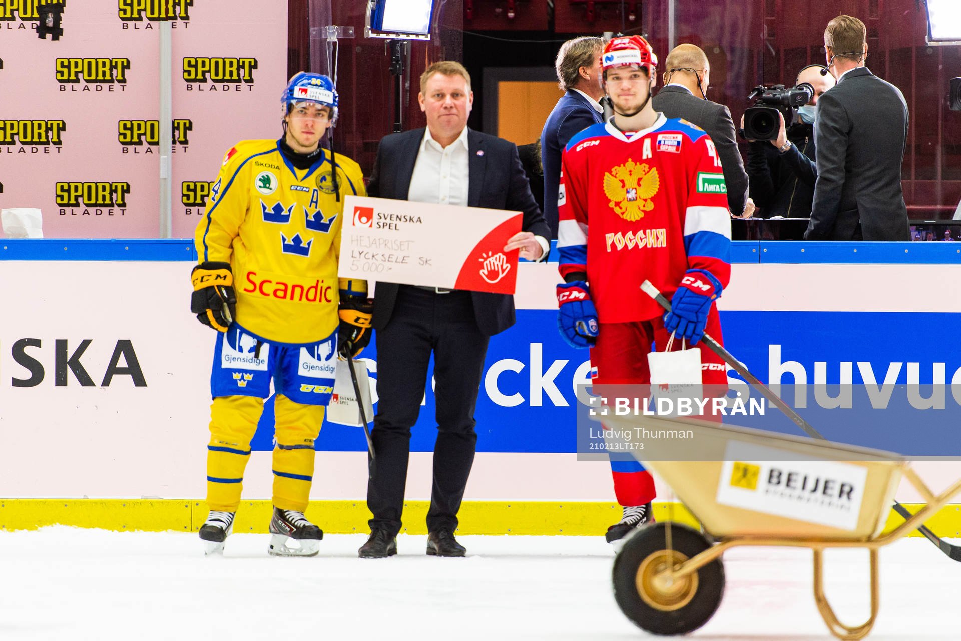 Andreas Wingerli of Sweden and Vasily Podkolzin of Russia