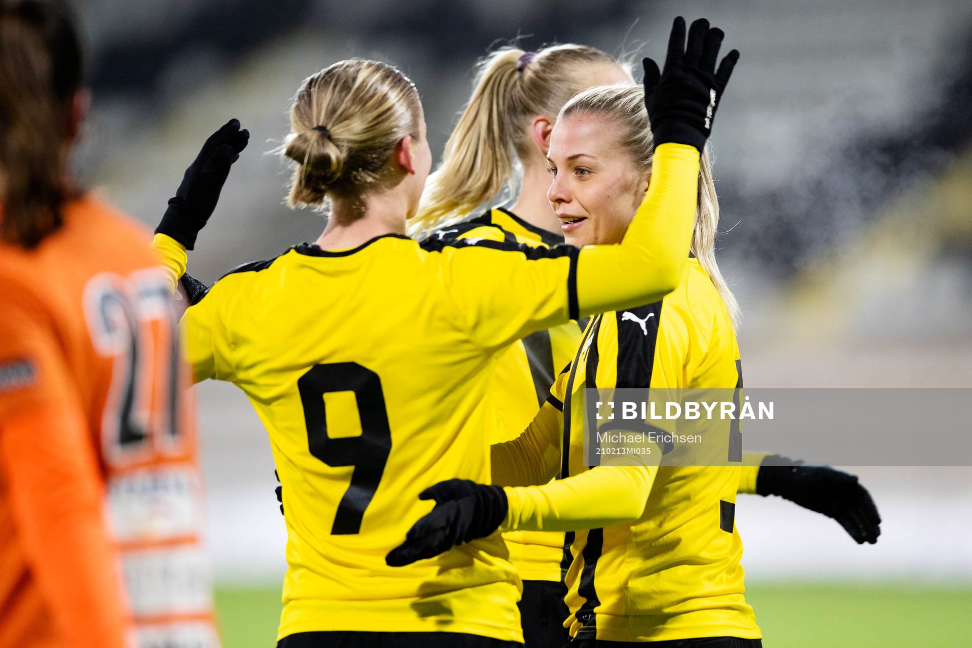 Häckens Filippa Curmark och Lotta Ökvist jublar