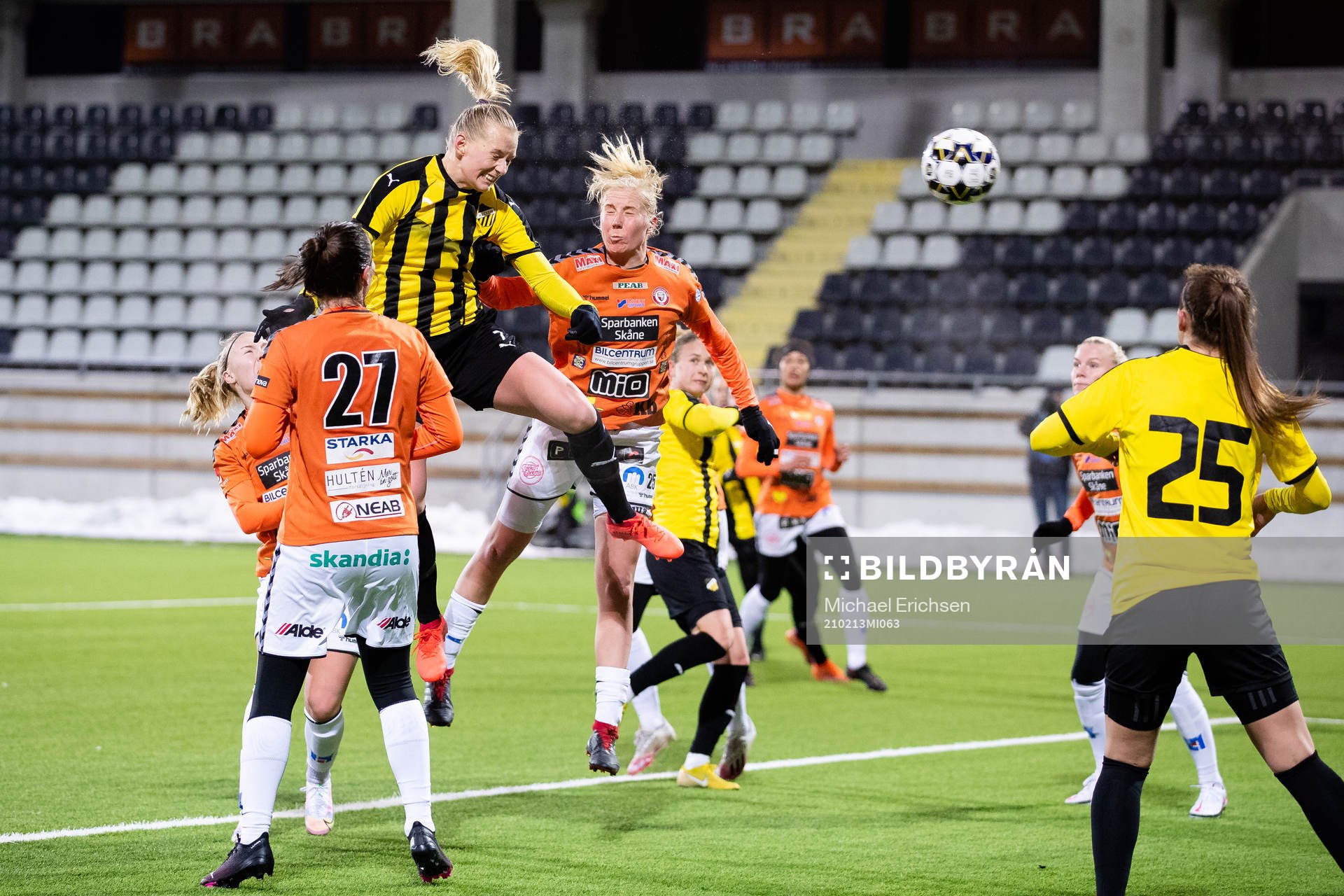 Häckens Stina Blackstenius med en nick