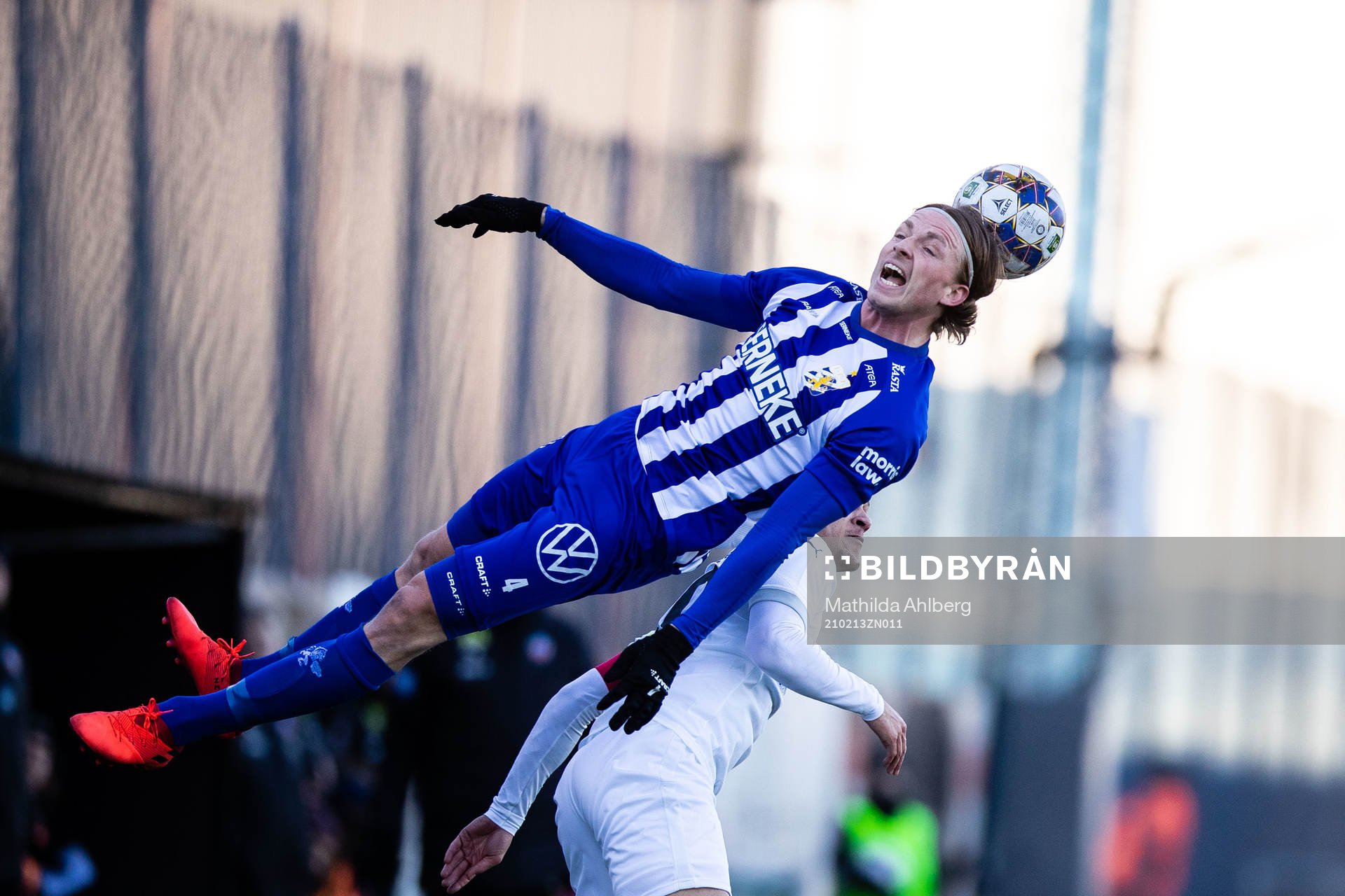 IFK Göteborg Calle Johansson i duell mot Helsingborgs