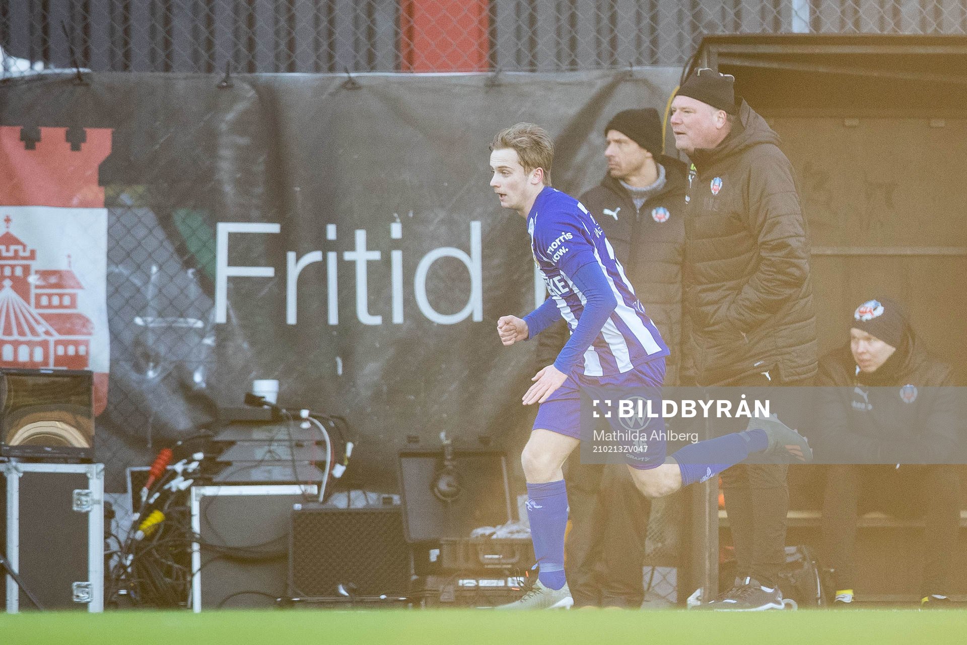 IFK Göteborg Hannes Lennartsson och Helsingborgs tränare Jörgen Lennartsson under träningsmatchen i fotboll mellan Helsingborg och IFK Göteborg den 13 februari 2021 i Helsingborg.