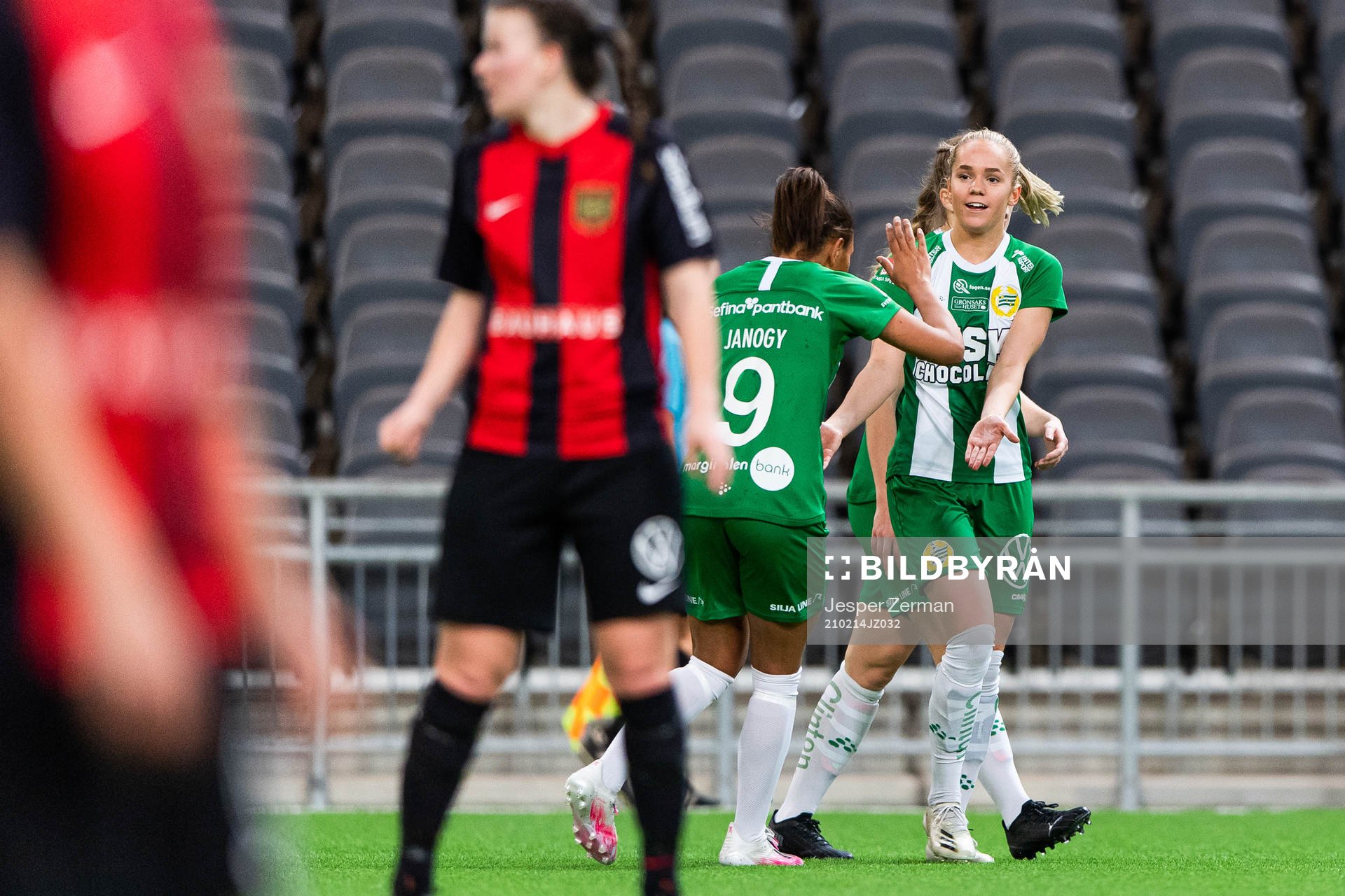 Hammarbys Madelen Janogy och Ellen Wangerheim jublar