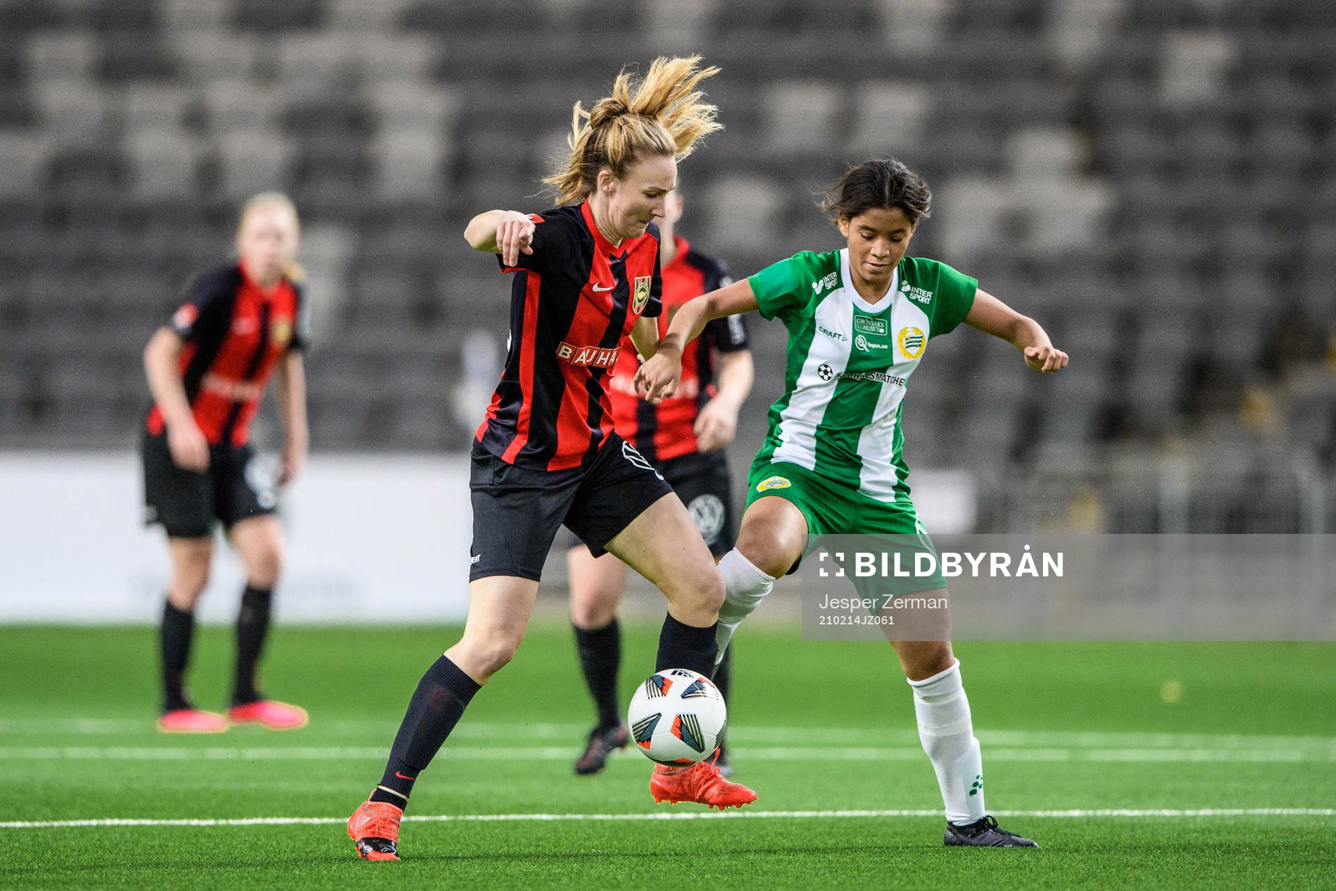 Brommapojkarnas Emma Lundh och Hammarbys Mecy Söderling