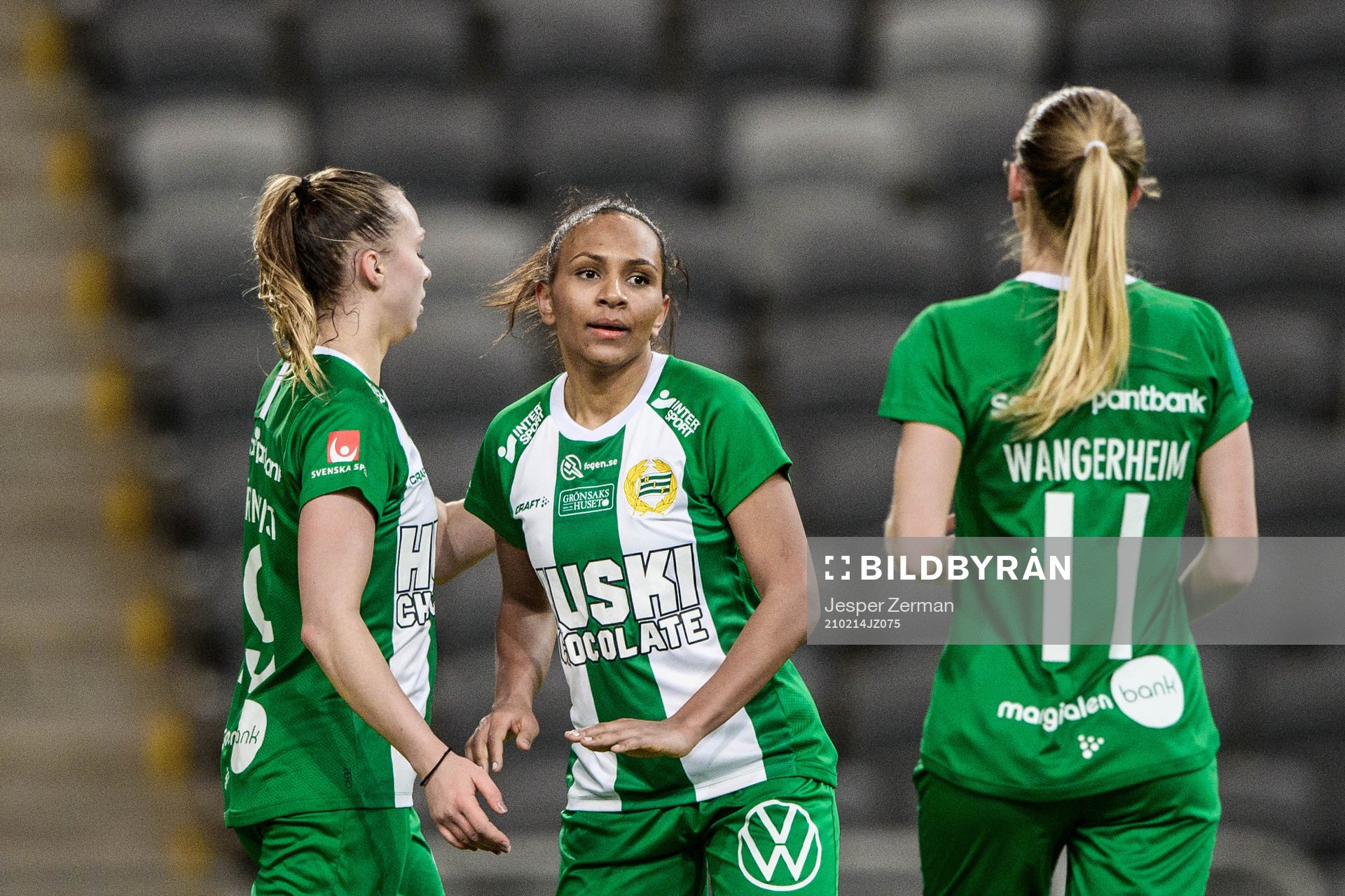 Hammarbys Madelen Janogy (m) jublar med Frida Thörnqvist