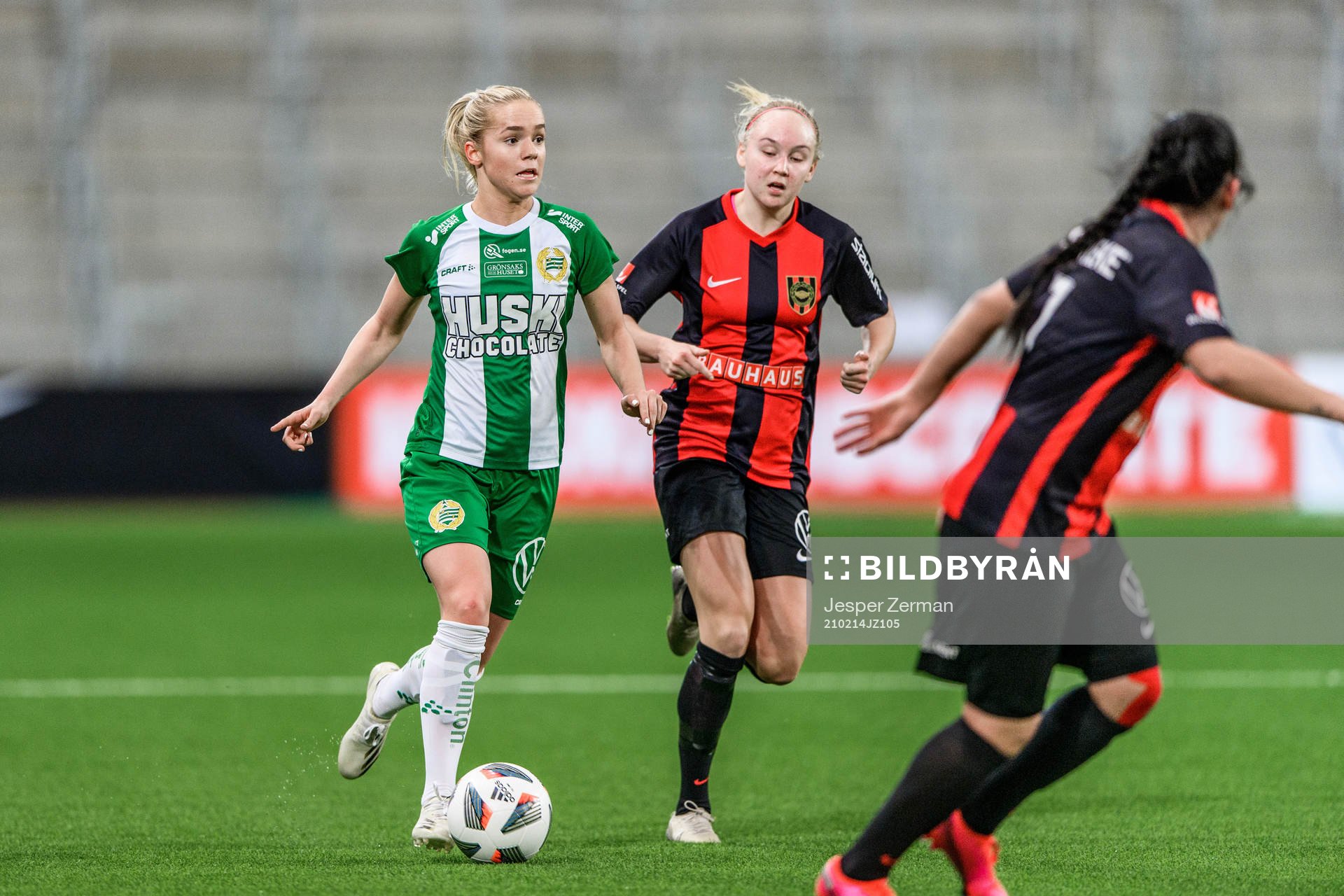 Hammarbys Hanna Lundkvist och Brommapojkarnas Maja Wiklander