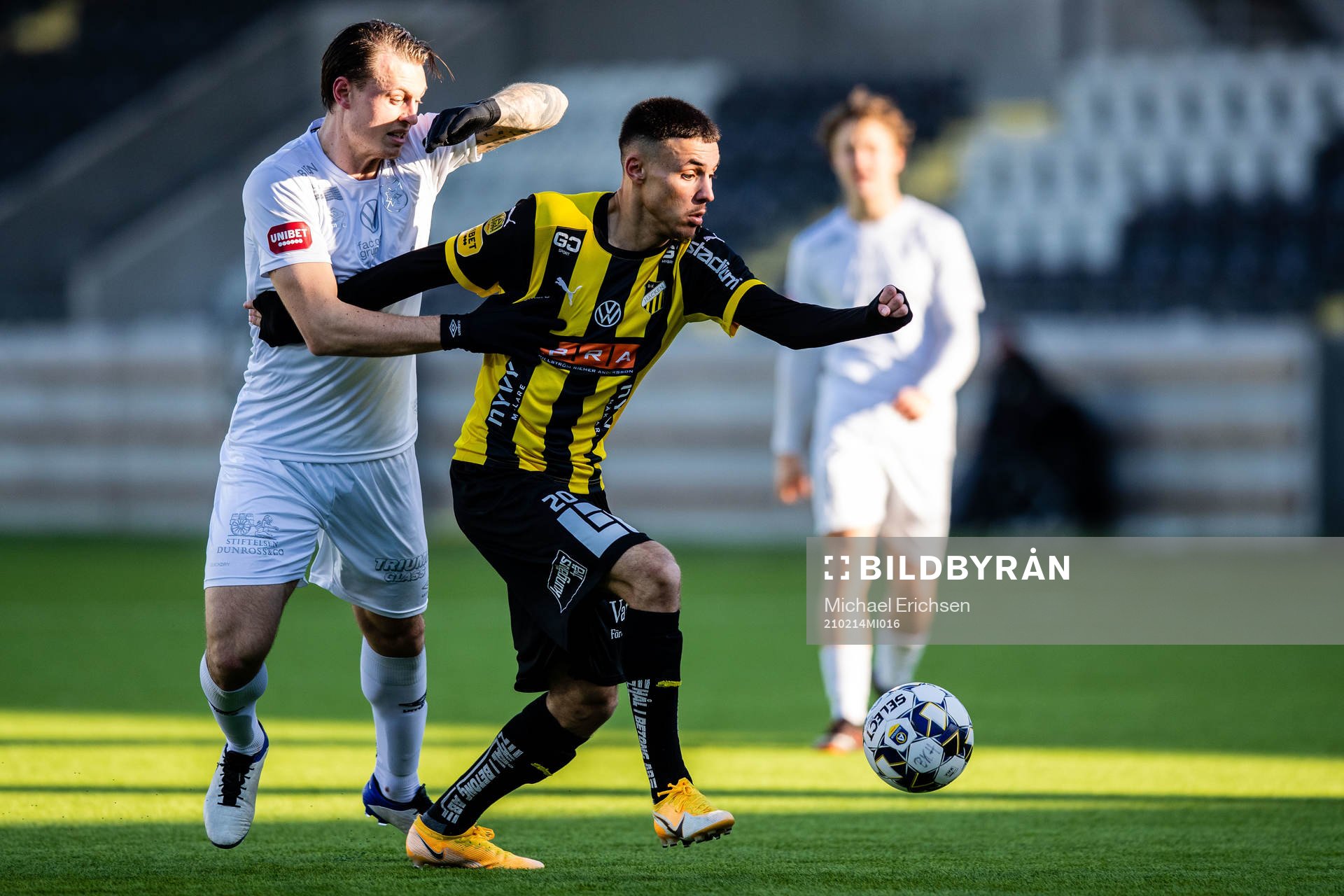 Örgrytes Marcus Haglind Sangré  och Häckens Ali Youssef