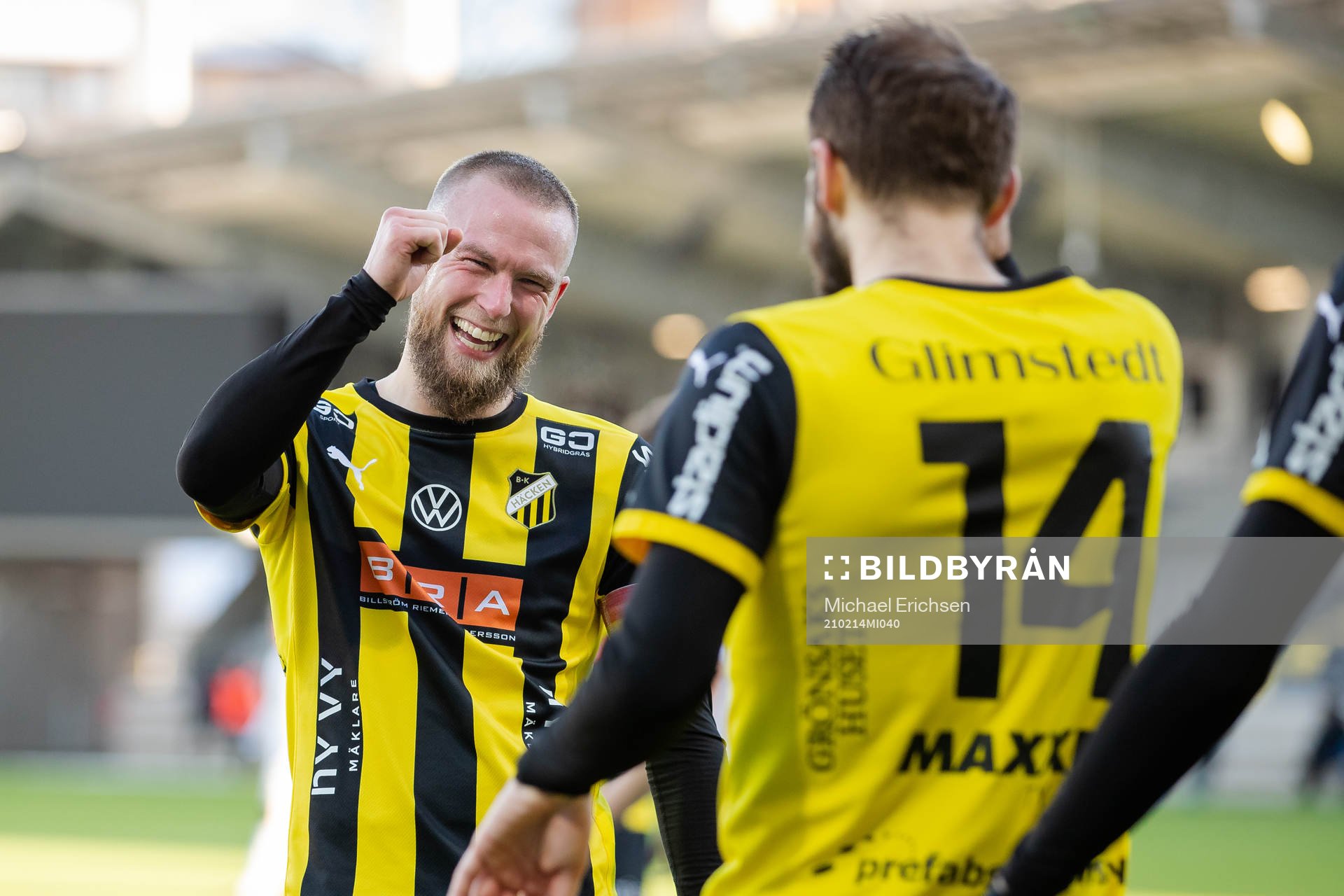Häckens Alexander Faltsetas jublar ihop med Oskar Sverrisson efter hans 3-1 mål under fotbollsmatchen i träningsmatchen mellan Häcken och Örgryte den 14 februari 2021 i Göteborg.