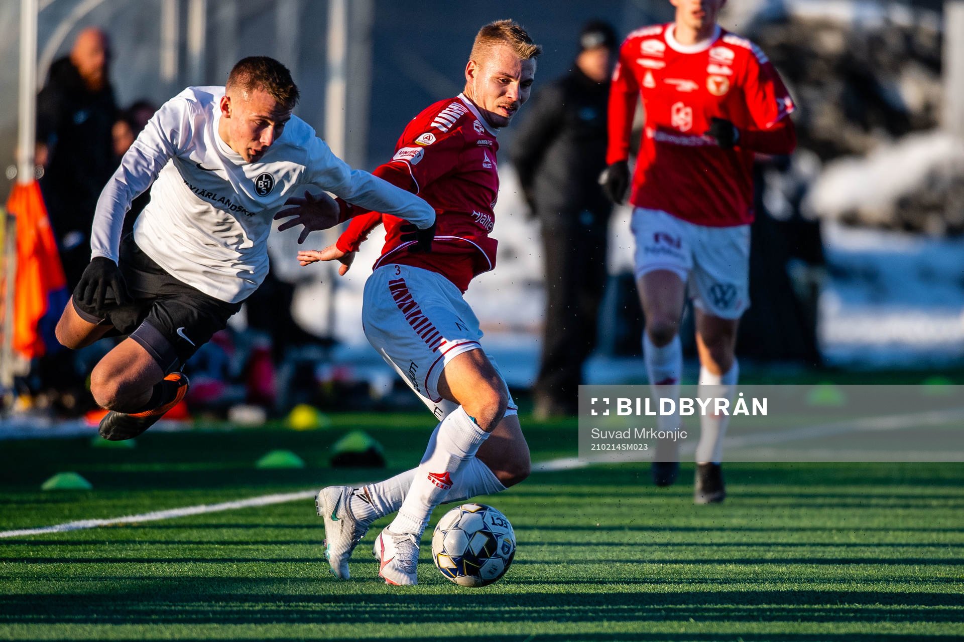 Landskronas Melker Heier och Kalmars Isak Vidjeskog under träningsmatchen i fotboll mellan Kalmar och Landskrona den 14 februari 2021 i Kalmar.