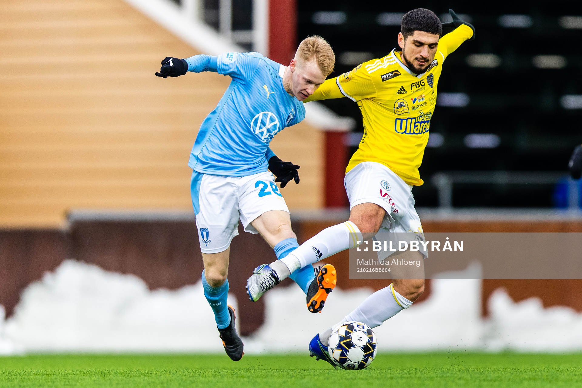 Malmö FFs David Edvardsson och Falkenbergs Mahmut Özen
