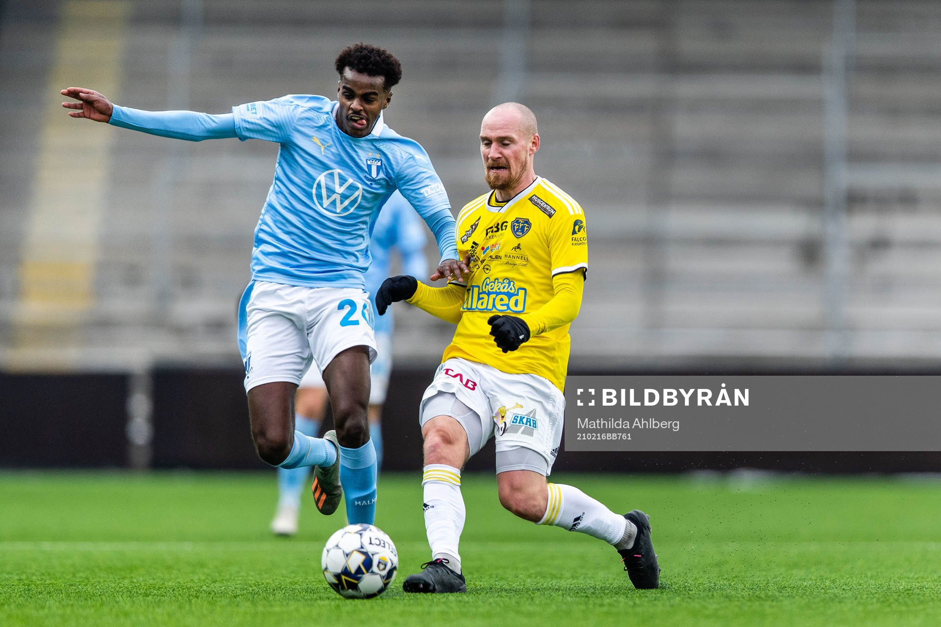 Malmö FFs Mubaarak Nuh och Falkenbergs Christoffer Carlsson