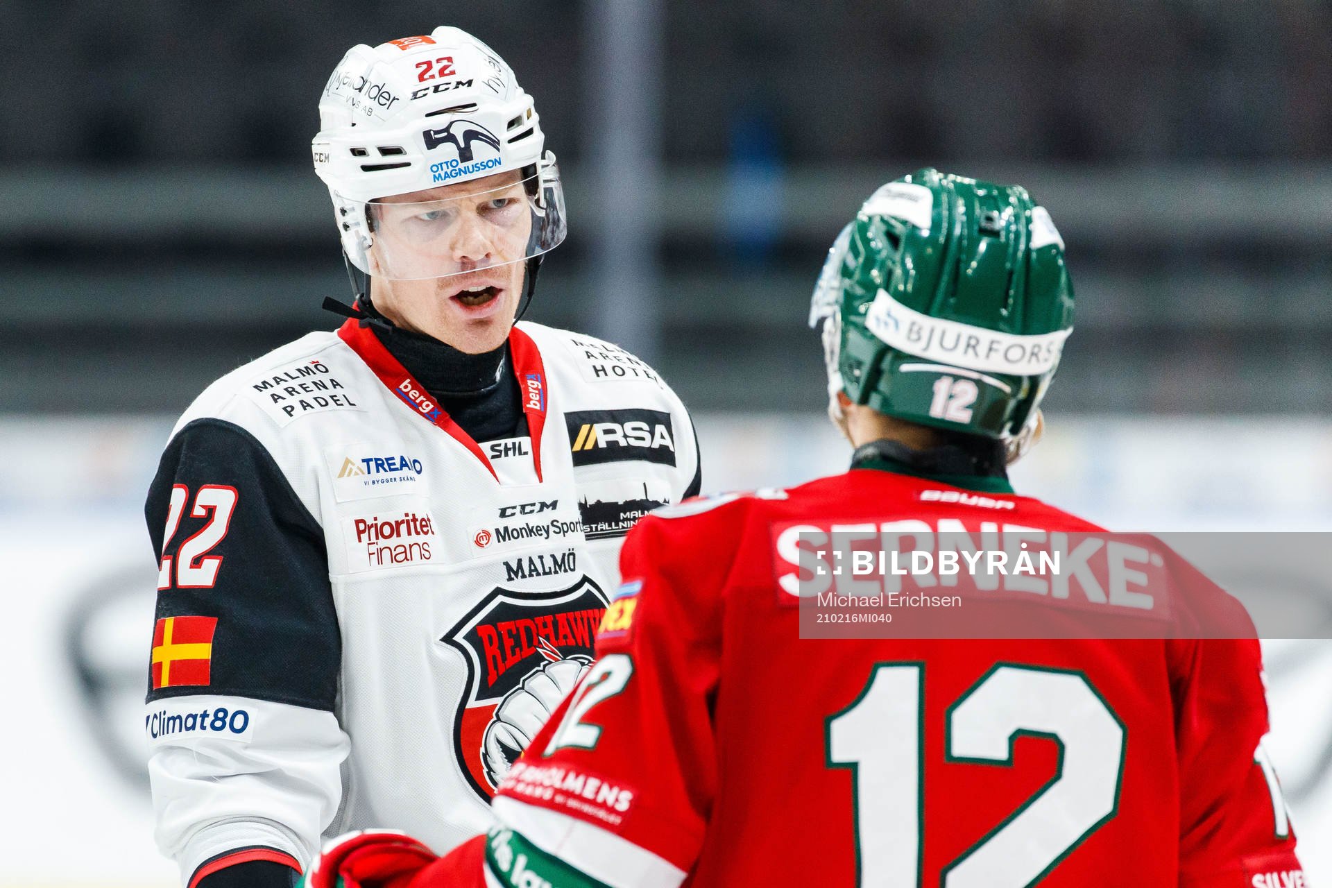 Malmö Redhawks Lars Bryggman och Frölundas Max Friberg i