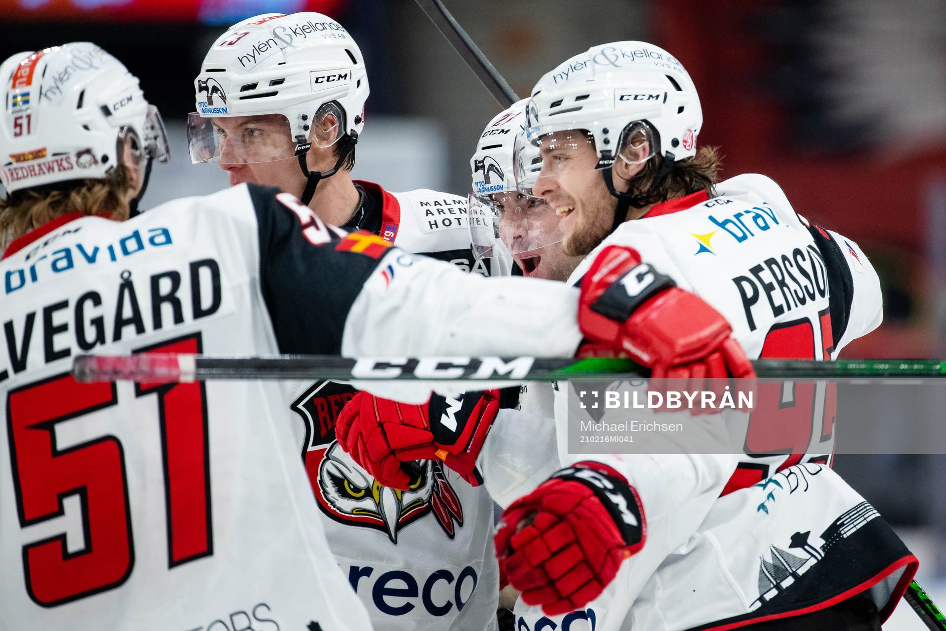 Malmö Redhawks Ponthus Westerholm jublar med lagkamrater