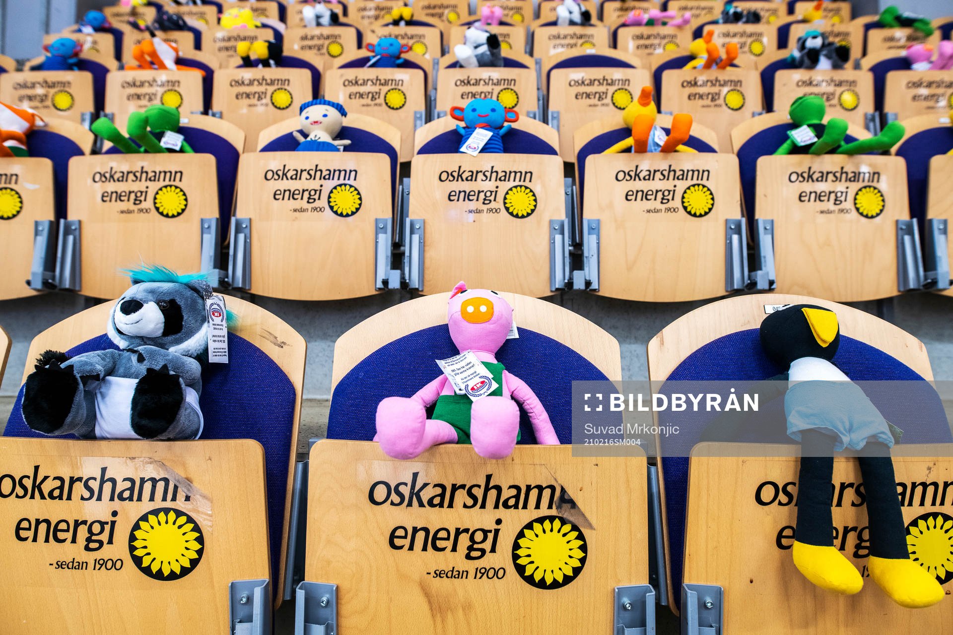 Hela Be-Ge Hockey Center är fullt med nallar och gosedjur
