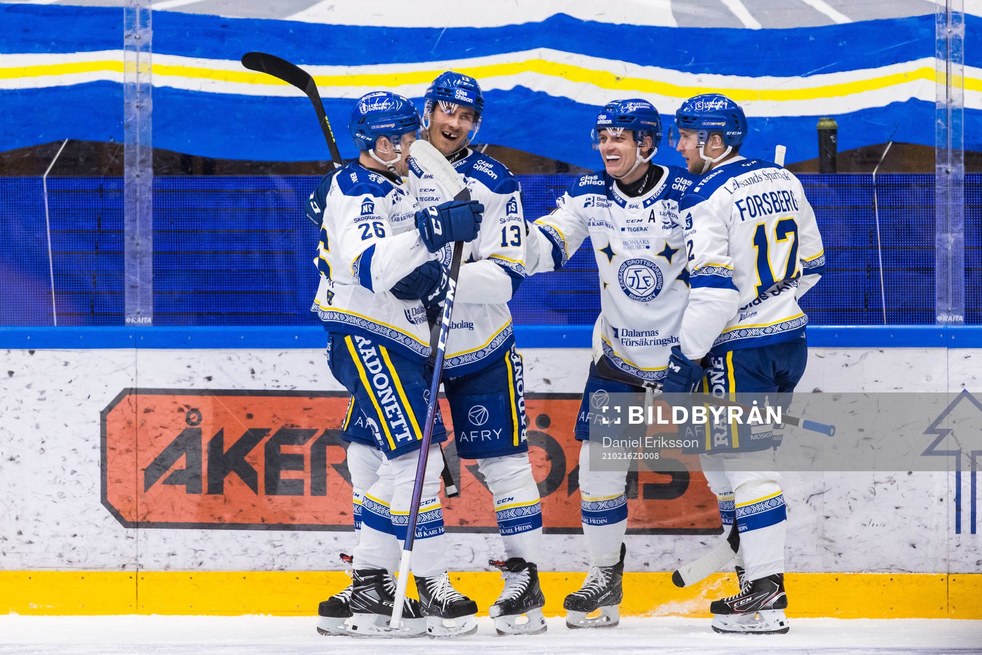 Leksands Fredrik Forsberg jublar med lagkamrater