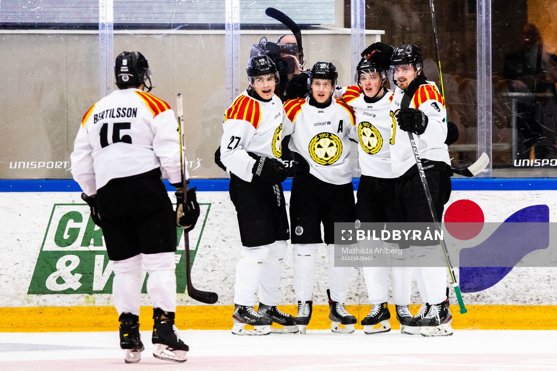 Brynäs Noel Gunler jublar med lagkamrater