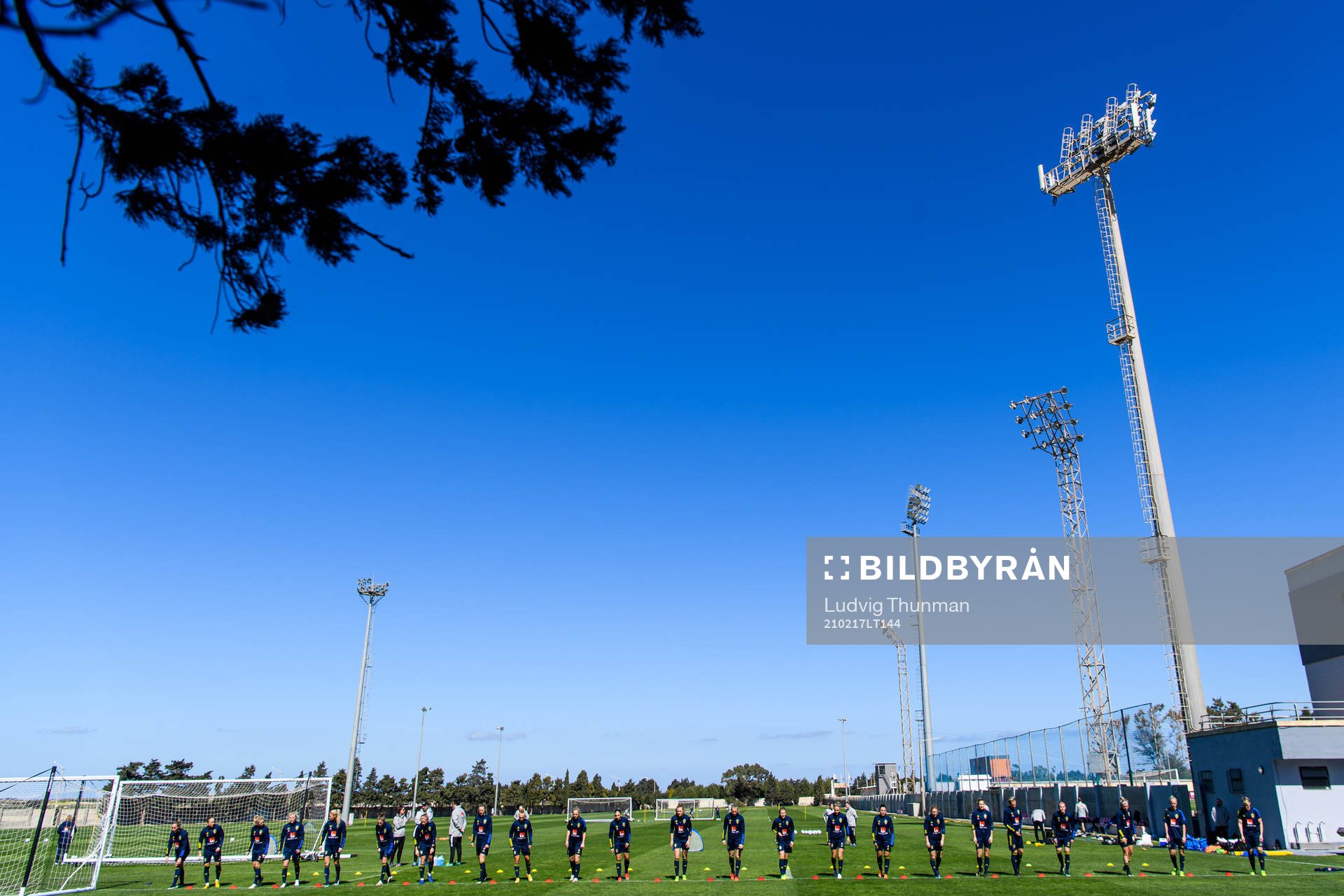 Players warm up