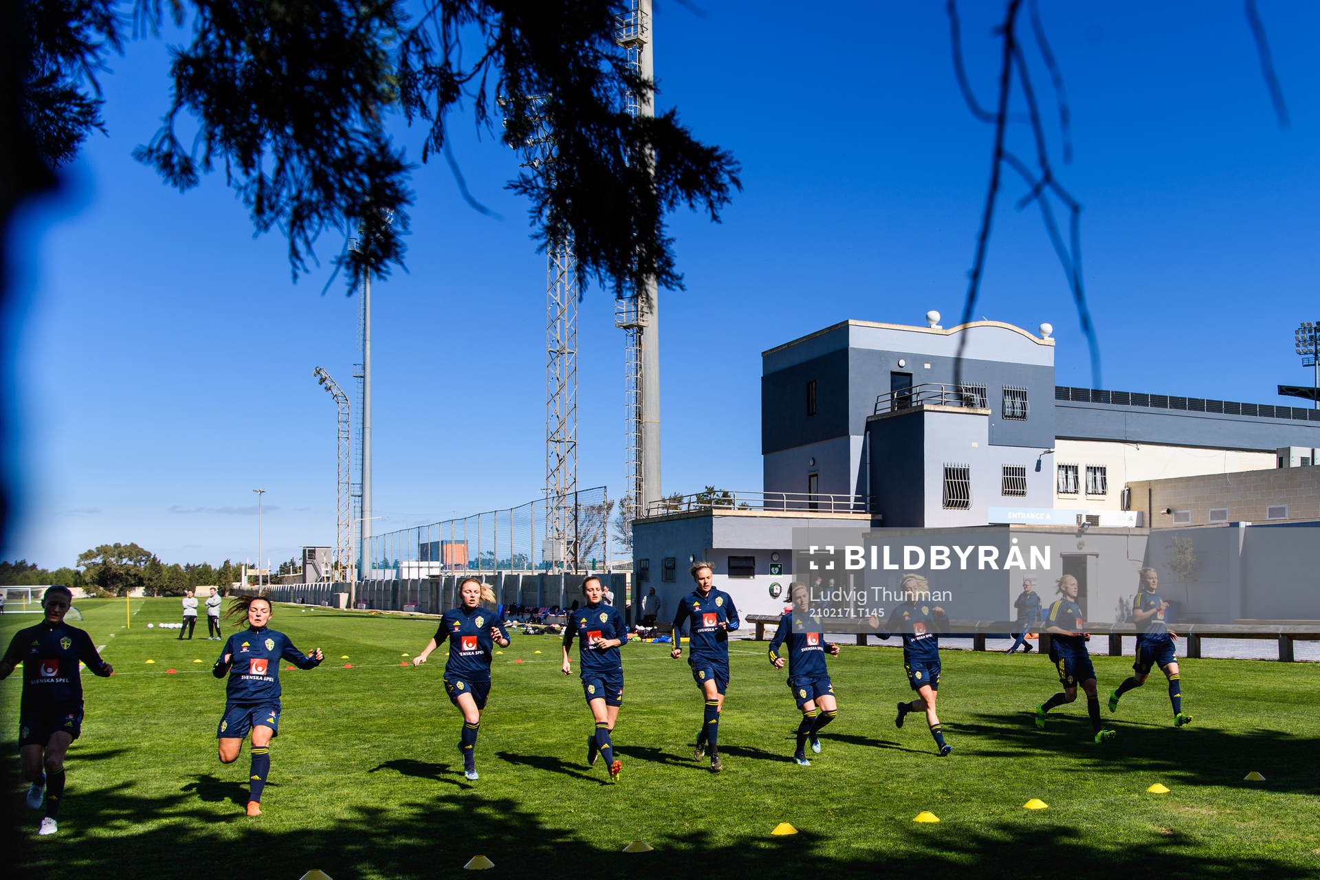 Players warm up