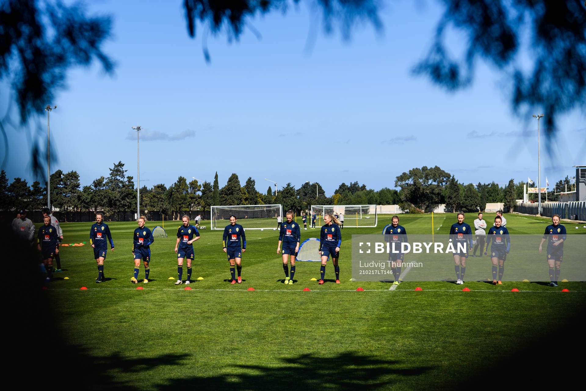 Players warm up