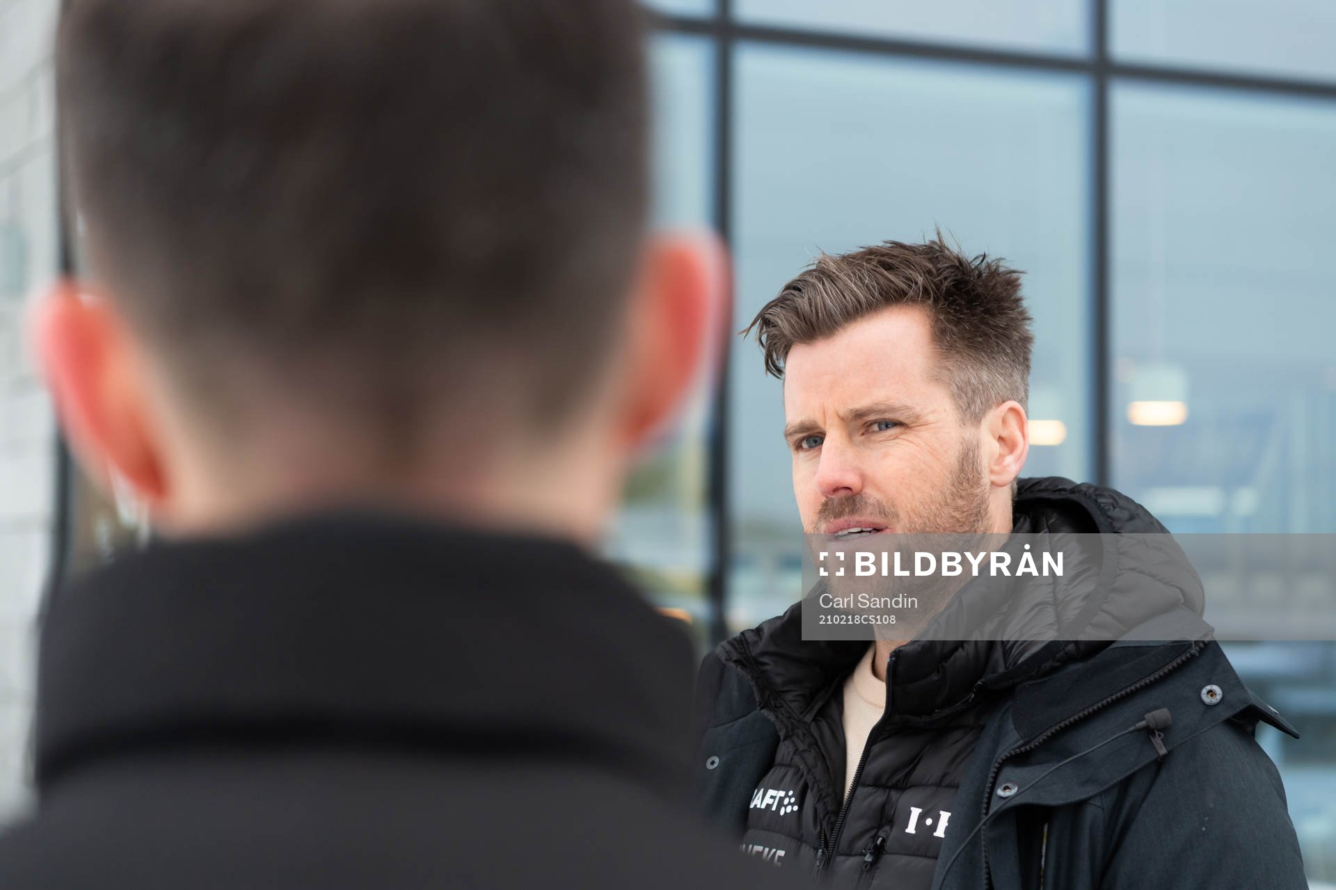 IFK Göteborgs sportchef Pontus Farnerud blir intervjuad