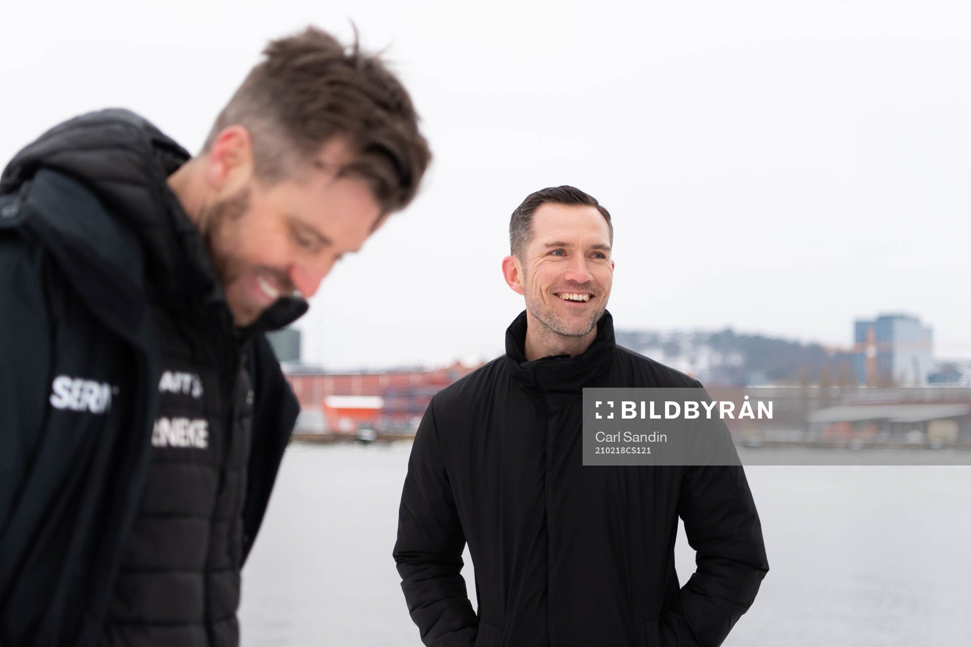 Häckens sportchef Martin Ericsson blir intervjuad