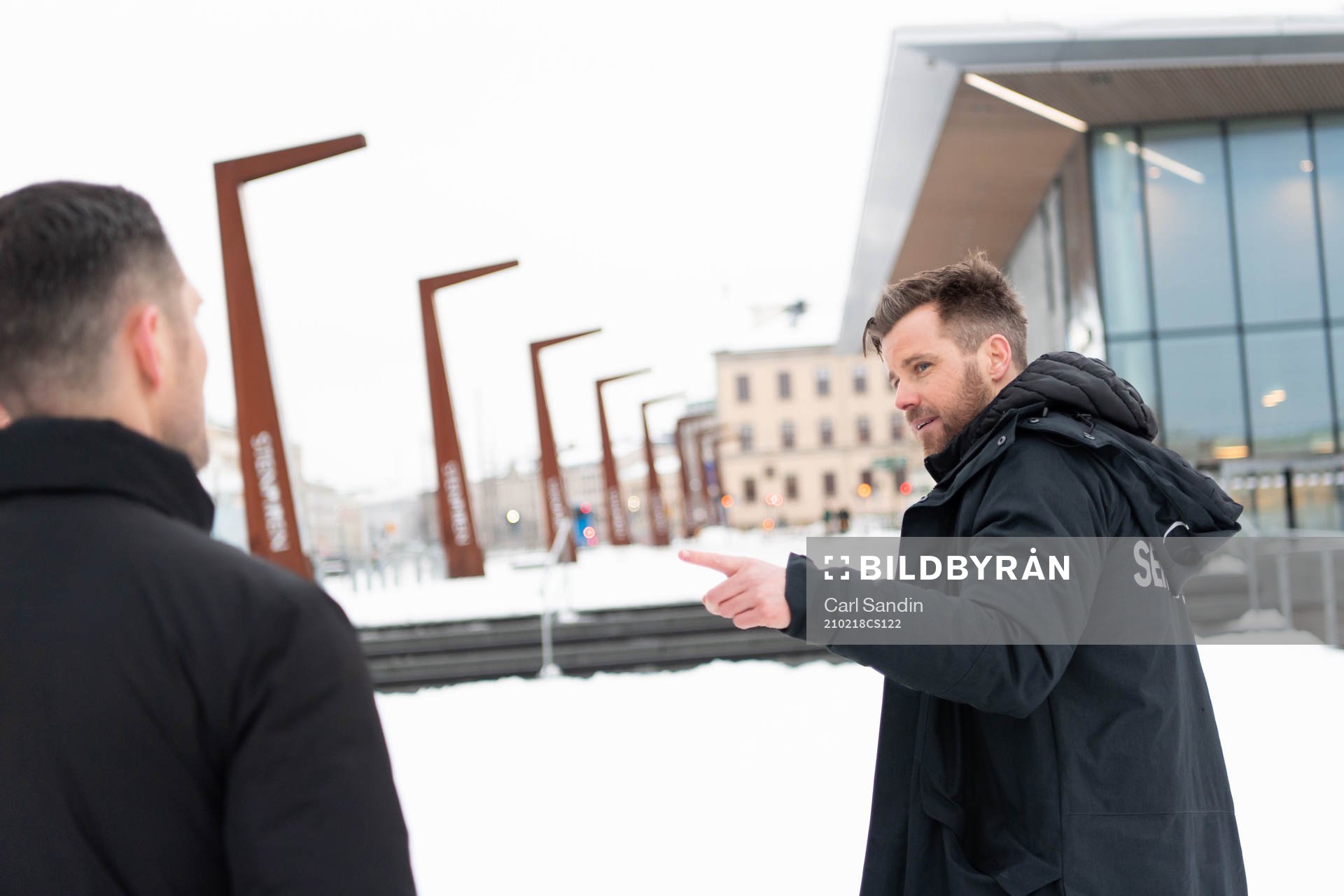 IFK Göteborgs sportchef Pontus Farnerud blir intervjuad