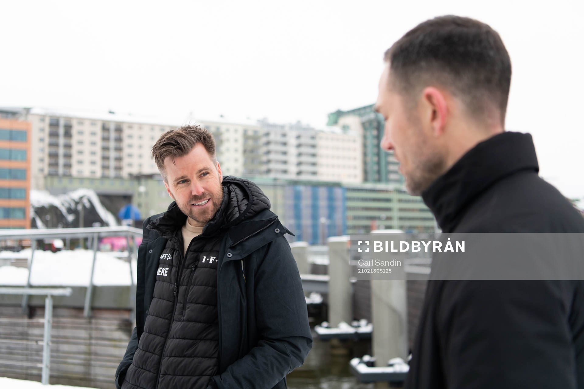 IFK Göteborgs sportchef Pontus Farnerud blir intervjuad