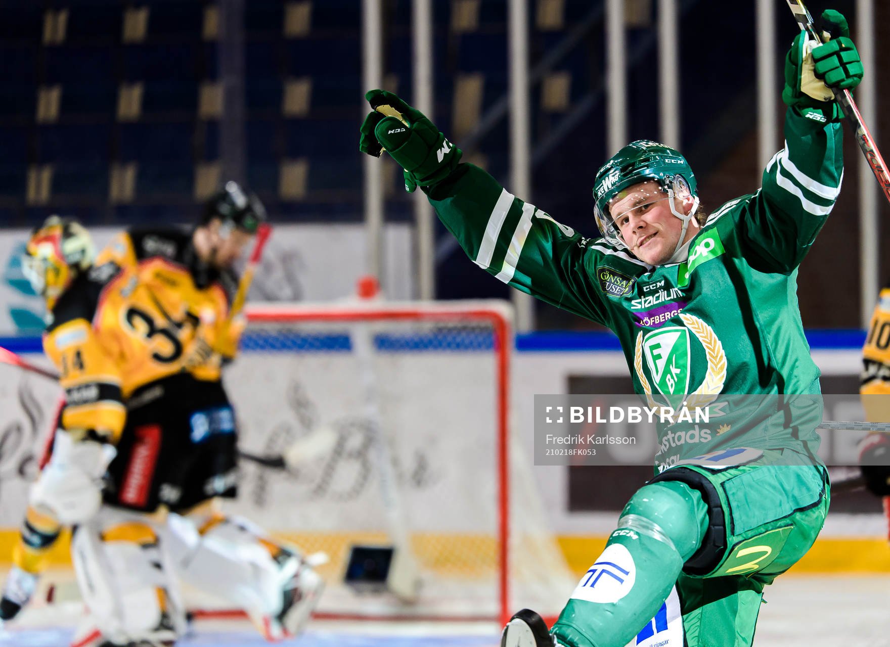 Färjestads Olle Lycksell  jublar